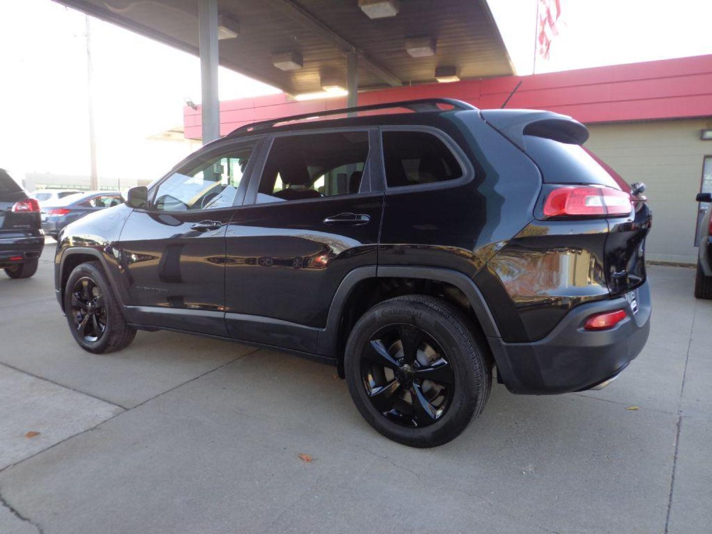 2015 BLACK JEEP CHEROKEE ALTITUDE (1C4PJMCS8FW) with an 3.2L engine, Automatic transmission, located at 6610 L St., Omaha, NE, 68117, (402) 731-7800, 41.212872, -96.014702 - THIS VEHICLE HAS A CLEAN TITLE WITH A FREE CARFAX PROVIDED! SHARP LOOKING LOW MILE JEEP WITH A CLEAN CARFAX, ALTITUDE BLACKOUT PACKAGE, V6, HEATED SEATS/ WHEEL, PANORAMIC ROOF AND NEWER TIRES! *****We have found that most customers do the majority of their shopping online before visiting a deale - Photo#5
