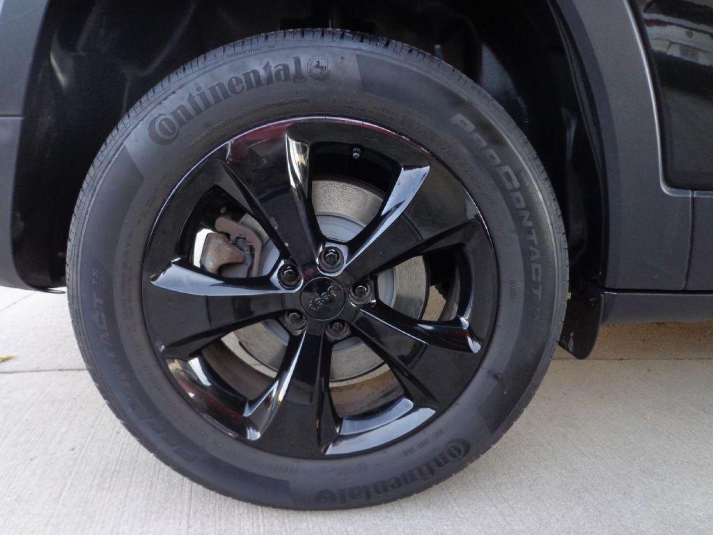 2015 BLACK JEEP CHEROKEE ALTITUDE (1C4PJMCS8FW) with an 3.2L engine, Automatic transmission, located at 6610 L St., Omaha, NE, 68117, (402) 731-7800, 41.212872, -96.014702 - THIS VEHICLE HAS A CLEAN TITLE WITH A FREE CARFAX PROVIDED! SHARP LOOKING LOW MILE JEEP WITH A CLEAN CARFAX, ALTITUDE BLACKOUT PACKAGE, V6, HEATED SEATS/ WHEEL, PANORAMIC ROOF AND NEWER TIRES! *****We have found that most customers do the majority of their shopping online before visiting a deale - Photo#9