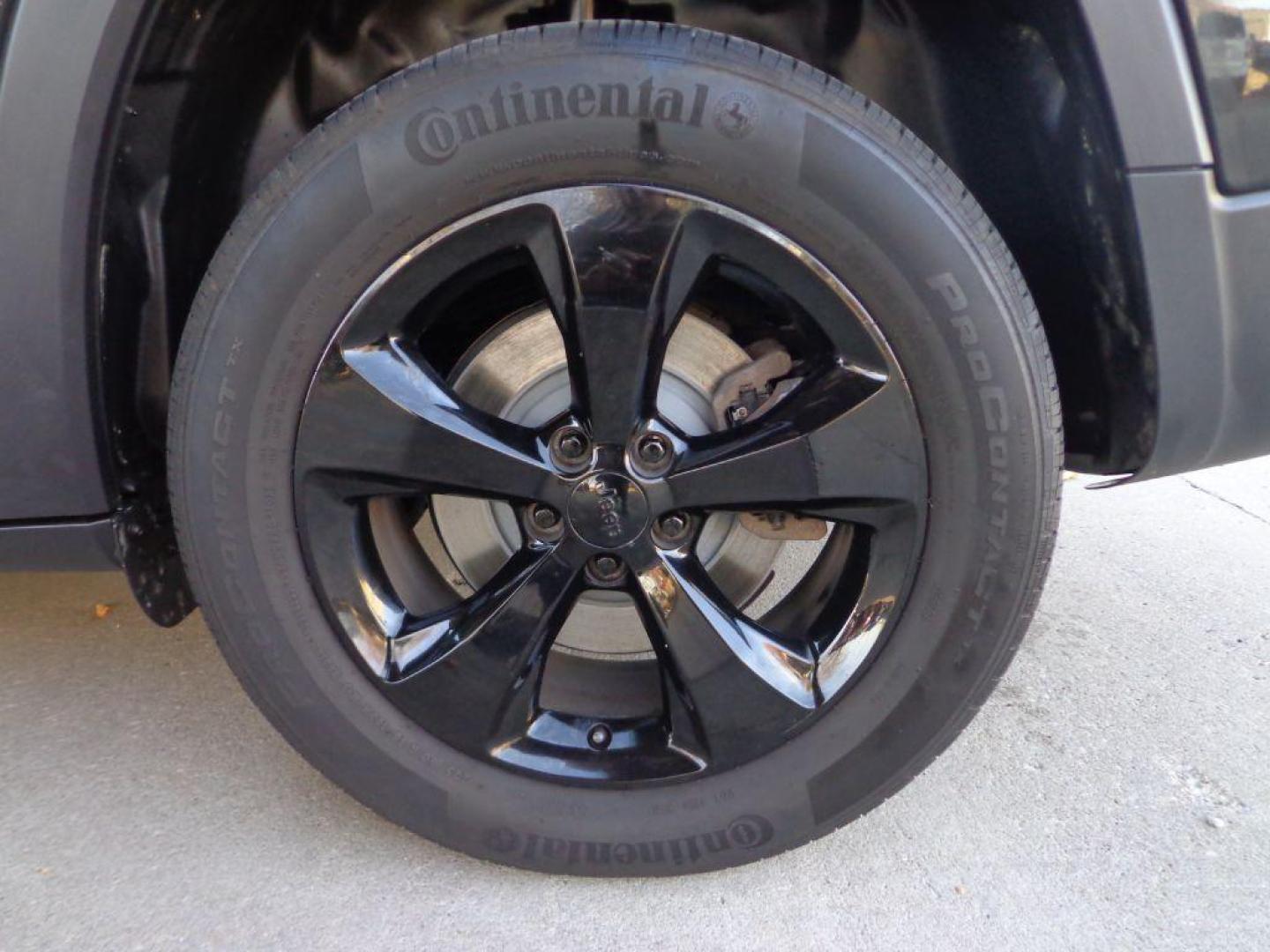 2015 BLACK JEEP CHEROKEE ALTITUDE (1C4PJMCS8FW) with an 3.2L engine, Automatic transmission, located at 6610 L St., Omaha, NE, 68117, (402) 731-7800, 41.212872, -96.014702 - THIS VEHICLE HAS A CLEAN TITLE WITH A FREE CARFAX PROVIDED! SHARP LOOKING LOW MILE JEEP WITH A CLEAN CARFAX, ALTITUDE BLACKOUT PACKAGE, V6, HEATED SEATS/ WHEEL, PANORAMIC ROOF AND NEWER TIRES! *****We have found that most customers do the majority of their shopping online before visiting a deale - Photo#10