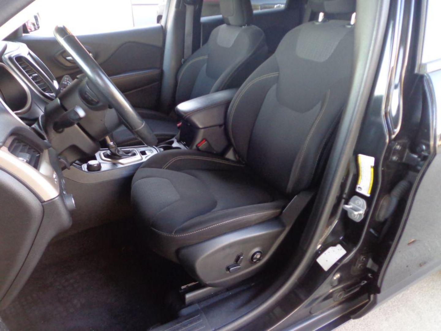 2015 BLACK JEEP CHEROKEE ALTITUDE (1C4PJMCS8FW) with an 3.2L engine, Automatic transmission, located at 6610 L St., Omaha, NE, 68117, (402) 731-7800, 41.212872, -96.014702 - THIS VEHICLE HAS A CLEAN TITLE WITH A FREE CARFAX PROVIDED! SHARP LOOKING LOW MILE JEEP WITH A CLEAN CARFAX, ALTITUDE BLACKOUT PACKAGE, V6, HEATED SEATS/ WHEEL, PANORAMIC ROOF AND NEWER TIRES! *****We have found that most customers do the majority of their shopping online before visiting a deale - Photo#13