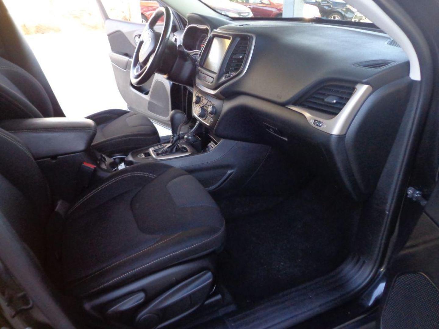 2015 BLACK JEEP CHEROKEE ALTITUDE (1C4PJMCS8FW) with an 3.2L engine, Automatic transmission, located at 6610 L St., Omaha, NE, 68117, (402) 731-7800, 41.212872, -96.014702 - THIS VEHICLE HAS A CLEAN TITLE WITH A FREE CARFAX PROVIDED! SHARP LOOKING LOW MILE JEEP WITH A CLEAN CARFAX, ALTITUDE BLACKOUT PACKAGE, V6, HEATED SEATS/ WHEEL, PANORAMIC ROOF AND NEWER TIRES! *****We have found that most customers do the majority of their shopping online before visiting a deale - Photo#17