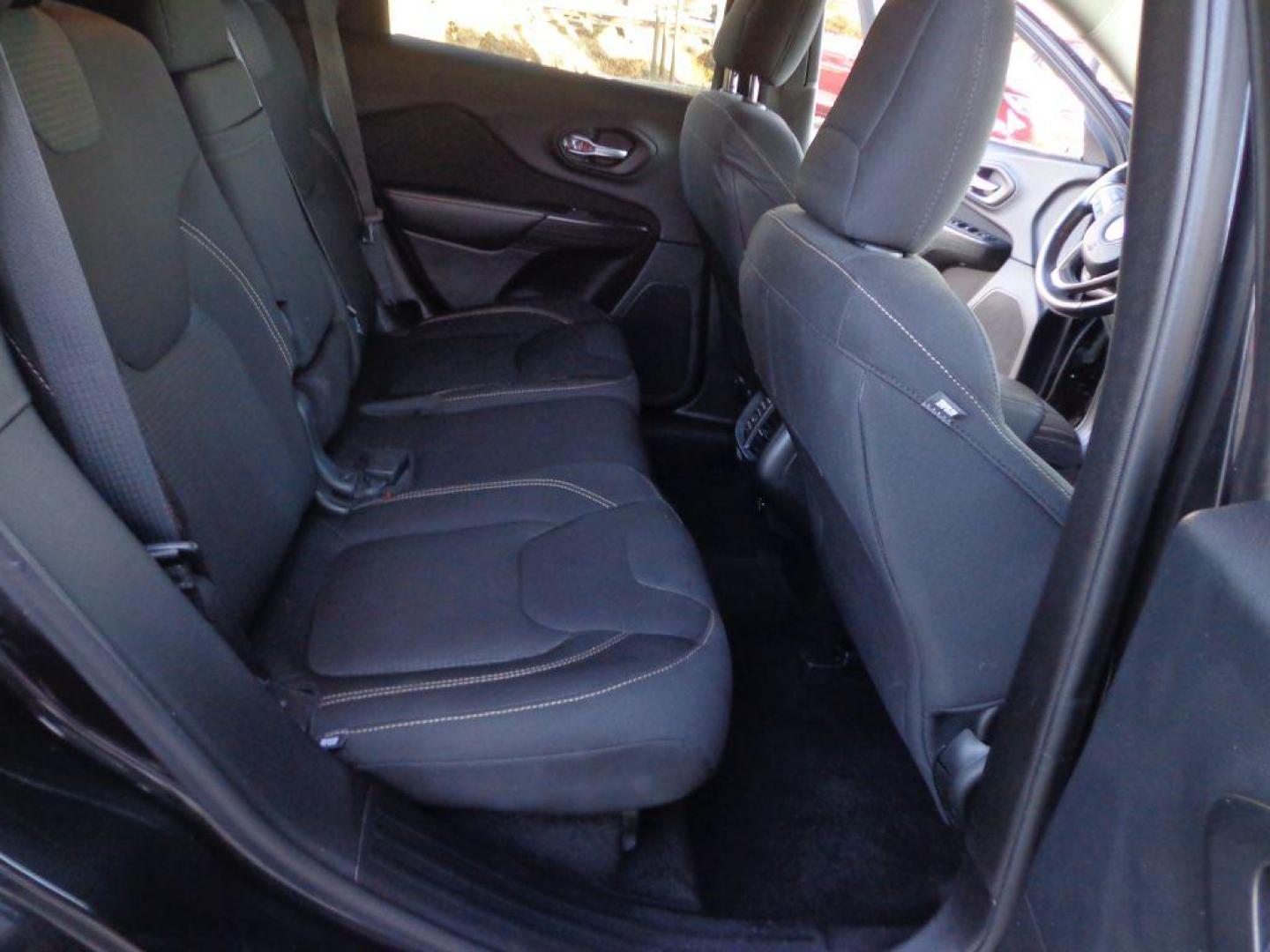 2015 BLACK JEEP CHEROKEE ALTITUDE (1C4PJMCS8FW) with an 3.2L engine, Automatic transmission, located at 6610 L St., Omaha, NE, 68117, (402) 731-7800, 41.212872, -96.014702 - THIS VEHICLE HAS A CLEAN TITLE WITH A FREE CARFAX PROVIDED! SHARP LOOKING LOW MILE JEEP WITH A CLEAN CARFAX, ALTITUDE BLACKOUT PACKAGE, V6, HEATED SEATS/ WHEEL, PANORAMIC ROOF AND NEWER TIRES! *****We have found that most customers do the majority of their shopping online before visiting a deale - Photo#18