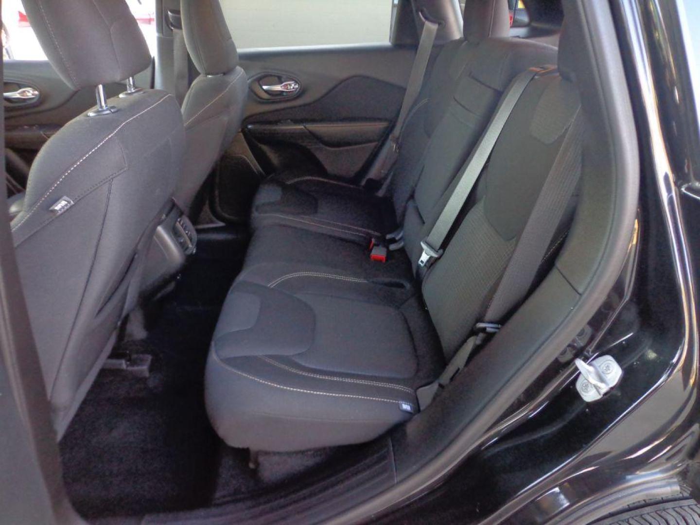 2015 BLACK JEEP CHEROKEE ALTITUDE (1C4PJMCS8FW) with an 3.2L engine, Automatic transmission, located at 6610 L St., Omaha, NE, 68117, (402) 731-7800, 41.212872, -96.014702 - THIS VEHICLE HAS A CLEAN TITLE WITH A FREE CARFAX PROVIDED! SHARP LOOKING LOW MILE JEEP WITH A CLEAN CARFAX, ALTITUDE BLACKOUT PACKAGE, V6, HEATED SEATS/ WHEEL, PANORAMIC ROOF AND NEWER TIRES! *****We have found that most customers do the majority of their shopping online before visiting a deale - Photo#19