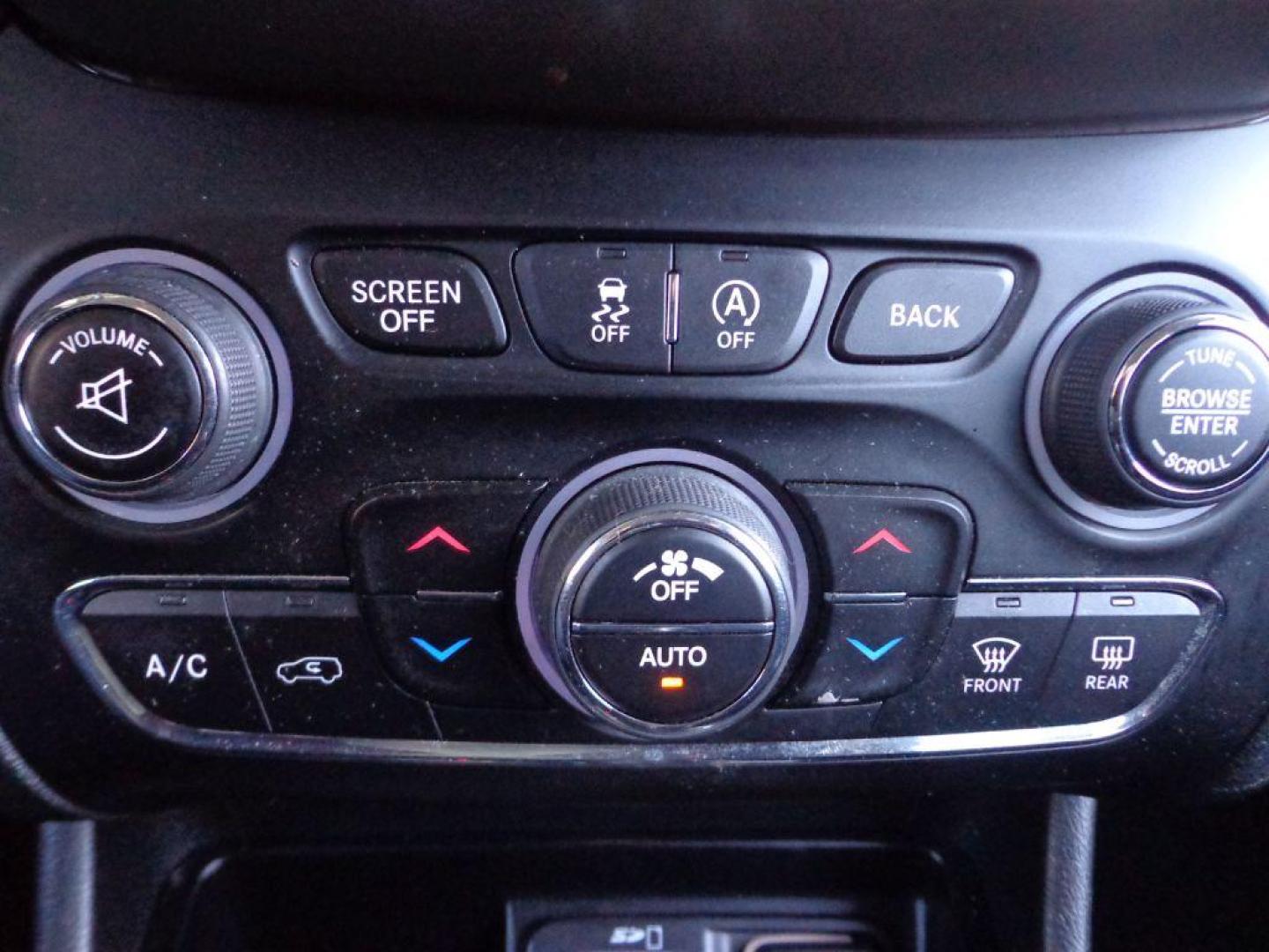 2015 BLACK JEEP CHEROKEE ALTITUDE (1C4PJMCS8FW) with an 3.2L engine, Automatic transmission, located at 6610 L St., Omaha, NE, 68117, (402) 731-7800, 41.212872, -96.014702 - THIS VEHICLE HAS A CLEAN TITLE WITH A FREE CARFAX PROVIDED! SHARP LOOKING LOW MILE JEEP WITH A CLEAN CARFAX, ALTITUDE BLACKOUT PACKAGE, V6, HEATED SEATS/ WHEEL, PANORAMIC ROOF AND NEWER TIRES! *****We have found that most customers do the majority of their shopping online before visiting a deale - Photo#24