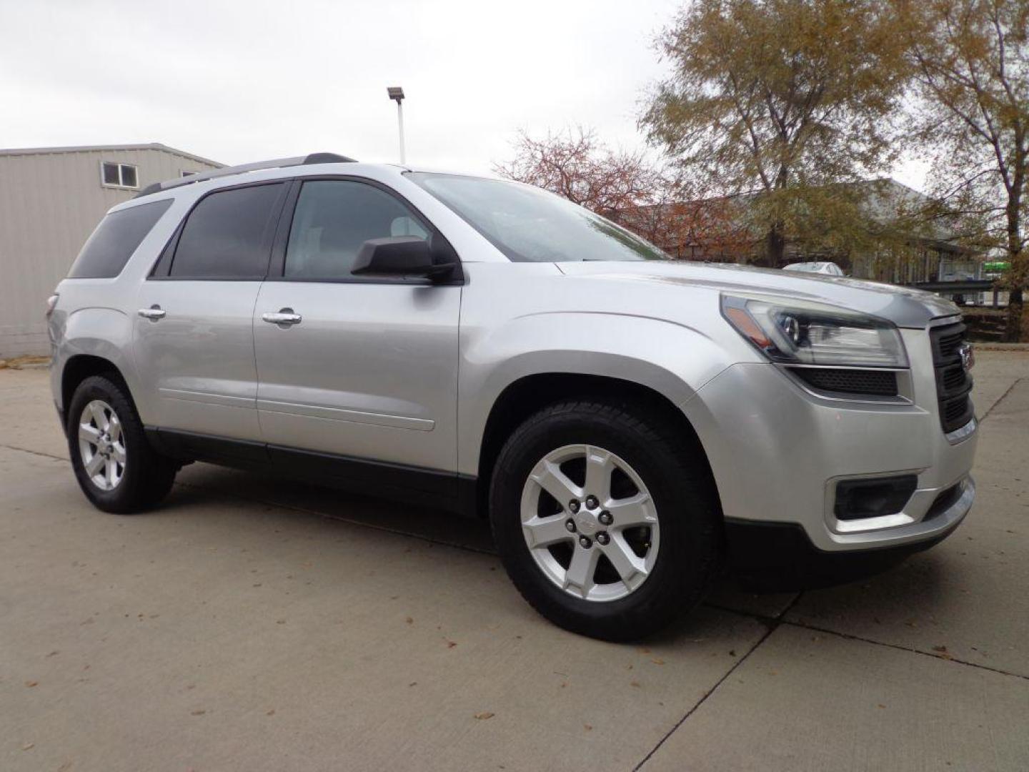 2015 SILVER GMC ACADIA SLE-2 (1GKKVPKD9FJ) with an 3.6L engine, Automatic transmission, located at 6610 L St., Omaha, NE, 68117, (402) 731-7800, 41.212872, -96.014702 - THIS VEHICLE HAS A BEEN FULLY INSPECTED AND HAS A CLEAN TITLE WITH A FREE CARFAX REPORT PROVIDED! 2-OWNER, CLEAN CARFAX, LOW MILEAGE, HEATED SEATS, 3RD ROW, SUNROOF, BACKUP CAM AND NEWER TIRES! *****We have found that most customers do the majority of their shopping online before visiting a eal - Photo#2