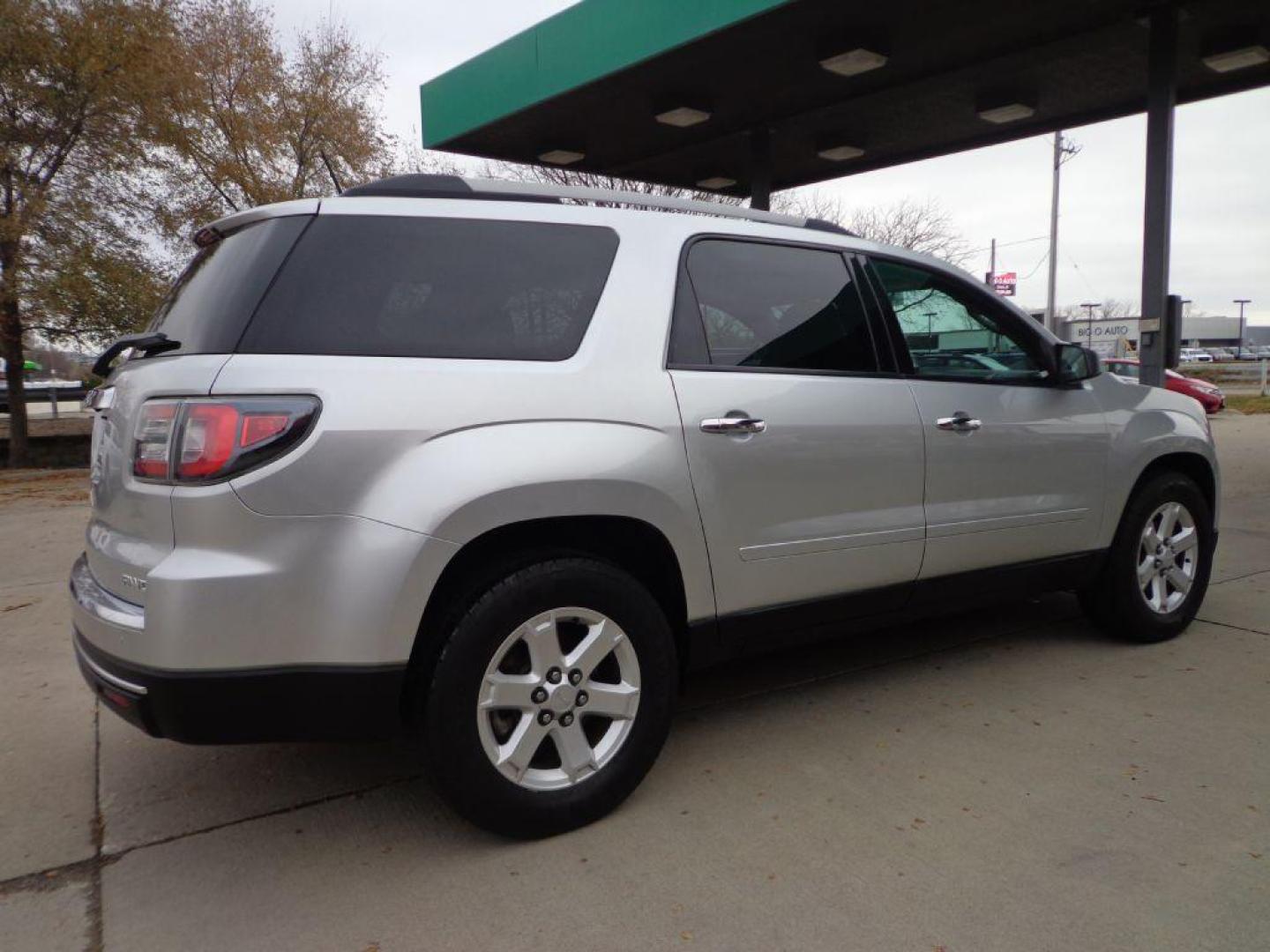 2015 SILVER GMC ACADIA SLE-2 (1GKKVPKD9FJ) with an 3.6L engine, Automatic transmission, located at 6610 L St., Omaha, NE, 68117, (402) 731-7800, 41.212872, -96.014702 - THIS VEHICLE HAS A BEEN FULLY INSPECTED AND HAS A CLEAN TITLE WITH A FREE CARFAX REPORT PROVIDED! 2-OWNER, CLEAN CARFAX, LOW MILEAGE, HEATED SEATS, 3RD ROW, SUNROOF, BACKUP CAM AND NEWER TIRES! *****We have found that most customers do the majority of their shopping online before visiting a eal - Photo#3