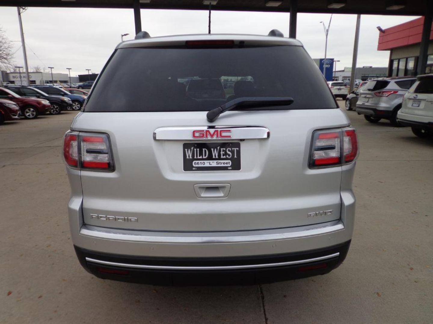 2015 SILVER GMC ACADIA SLE-2 (1GKKVPKD9FJ) with an 3.6L engine, Automatic transmission, located at 6610 L St., Omaha, NE, 68117, (402) 731-7800, 41.212872, -96.014702 - THIS VEHICLE HAS A BEEN FULLY INSPECTED AND HAS A CLEAN TITLE WITH A FREE CARFAX REPORT PROVIDED! 2-OWNER, CLEAN CARFAX, LOW MILEAGE, HEATED SEATS, 3RD ROW, SUNROOF, BACKUP CAM AND NEWER TIRES! *****We have found that most customers do the majority of their shopping online before visiting a eal - Photo#4