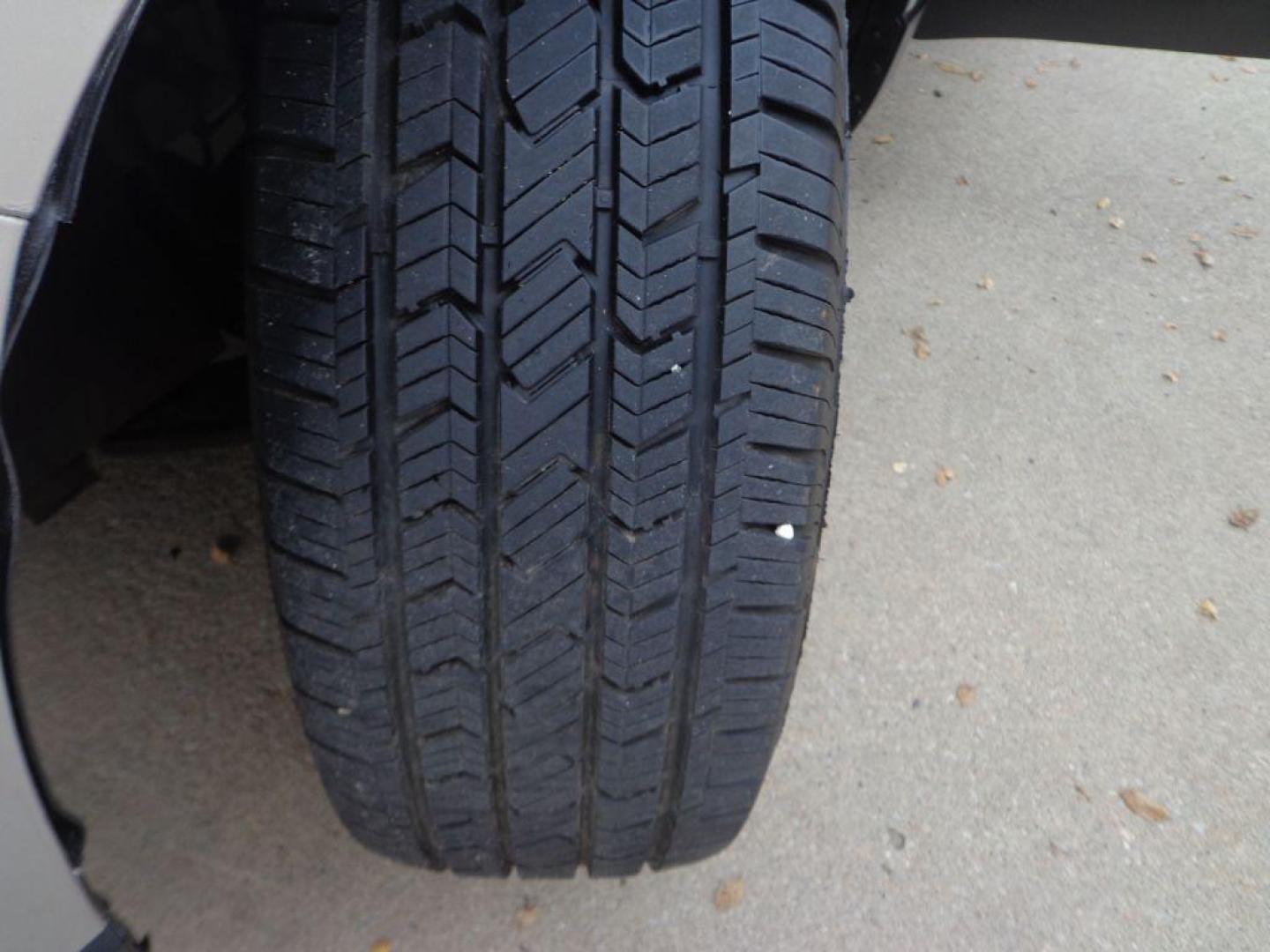 2015 SILVER GMC ACADIA SLE-2 (1GKKVPKD9FJ) with an 3.6L engine, Automatic transmission, located at 6610 L St., Omaha, NE, 68117, (402) 731-7800, 41.212872, -96.014702 - THIS VEHICLE HAS A BEEN FULLY INSPECTED AND HAS A CLEAN TITLE WITH A FREE CARFAX REPORT PROVIDED! 2-OWNER, CLEAN CARFAX, LOW MILEAGE, HEATED SEATS, 3RD ROW, SUNROOF, BACKUP CAM AND NEWER TIRES! *****We have found that most customers do the majority of their shopping online before visiting a eal - Photo#6