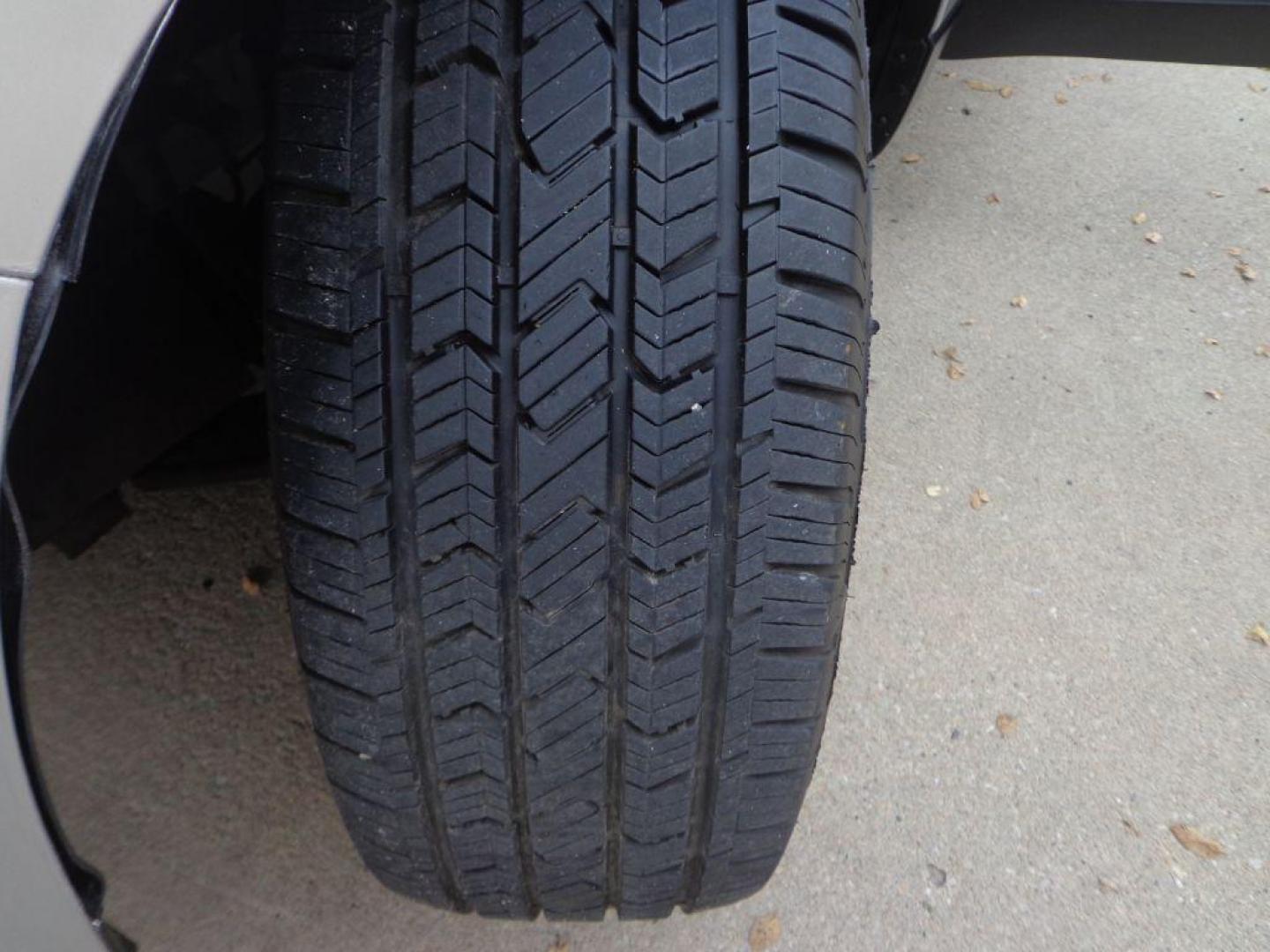 2015 SILVER GMC ACADIA SLE-2 (1GKKVPKD9FJ) with an 3.6L engine, Automatic transmission, located at 6610 L St., Omaha, NE, 68117, (402) 731-7800, 41.212872, -96.014702 - THIS VEHICLE HAS A BEEN FULLY INSPECTED AND HAS A CLEAN TITLE WITH A FREE CARFAX REPORT PROVIDED! 2-OWNER, CLEAN CARFAX, LOW MILEAGE, HEATED SEATS, 3RD ROW, SUNROOF, BACKUP CAM AND NEWER TIRES! *****We have found that most customers do the majority of their shopping online before visiting a eal - Photo#7