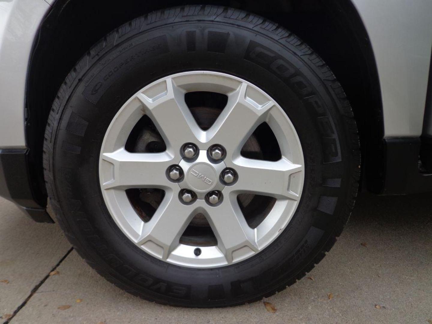 2015 SILVER GMC ACADIA SLE-2 (1GKKVPKD9FJ) with an 3.6L engine, Automatic transmission, located at 6610 L St., Omaha, NE, 68117, (402) 731-7800, 41.212872, -96.014702 - THIS VEHICLE HAS A BEEN FULLY INSPECTED AND HAS A CLEAN TITLE WITH A FREE CARFAX REPORT PROVIDED! 2-OWNER, CLEAN CARFAX, LOW MILEAGE, HEATED SEATS, 3RD ROW, SUNROOF, BACKUP CAM AND NEWER TIRES! *****We have found that most customers do the majority of their shopping online before visiting a eal - Photo#8