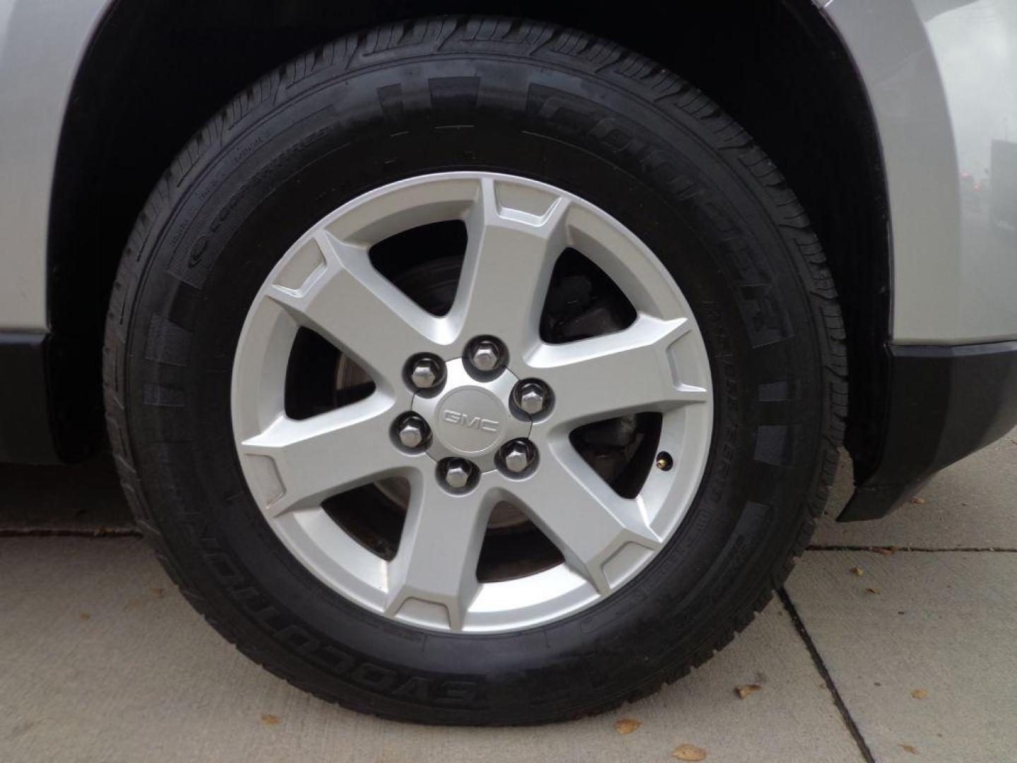 2015 SILVER GMC ACADIA SLE-2 (1GKKVPKD9FJ) with an 3.6L engine, Automatic transmission, located at 6610 L St., Omaha, NE, 68117, (402) 731-7800, 41.212872, -96.014702 - THIS VEHICLE HAS A BEEN FULLY INSPECTED AND HAS A CLEAN TITLE WITH A FREE CARFAX REPORT PROVIDED! 2-OWNER, CLEAN CARFAX, LOW MILEAGE, HEATED SEATS, 3RD ROW, SUNROOF, BACKUP CAM AND NEWER TIRES! *****We have found that most customers do the majority of their shopping online before visiting a eal - Photo#9