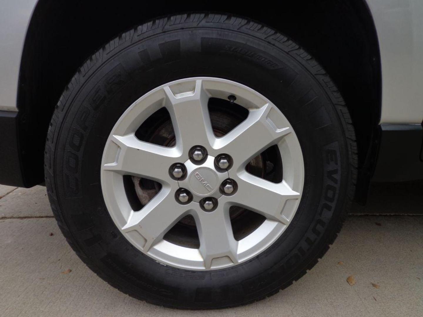 2015 SILVER GMC ACADIA SLE-2 (1GKKVPKD9FJ) with an 3.6L engine, Automatic transmission, located at 6610 L St., Omaha, NE, 68117, (402) 731-7800, 41.212872, -96.014702 - THIS VEHICLE HAS A BEEN FULLY INSPECTED AND HAS A CLEAN TITLE WITH A FREE CARFAX REPORT PROVIDED! 2-OWNER, CLEAN CARFAX, LOW MILEAGE, HEATED SEATS, 3RD ROW, SUNROOF, BACKUP CAM AND NEWER TIRES! *****We have found that most customers do the majority of their shopping online before visiting a eal - Photo#10