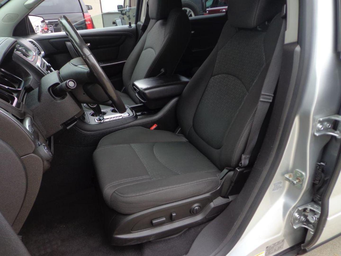 2015 SILVER GMC ACADIA SLE-2 (1GKKVPKD9FJ) with an 3.6L engine, Automatic transmission, located at 6610 L St., Omaha, NE, 68117, (402) 731-7800, 41.212872, -96.014702 - THIS VEHICLE HAS A BEEN FULLY INSPECTED AND HAS A CLEAN TITLE WITH A FREE CARFAX REPORT PROVIDED! 2-OWNER, CLEAN CARFAX, LOW MILEAGE, HEATED SEATS, 3RD ROW, SUNROOF, BACKUP CAM AND NEWER TIRES! *****We have found that most customers do the majority of their shopping online before visiting a eal - Photo#14