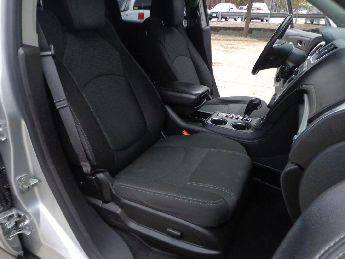 2015 SILVER GMC ACADIA SLE-2 (1GKKVPKD9FJ) with an 3.6L engine, Automatic transmission, located at 6610 L St., Omaha, NE, 68117, (402) 731-7800, 41.212872, -96.014702 - THIS VEHICLE HAS A BEEN FULLY INSPECTED AND HAS A CLEAN TITLE WITH A FREE CARFAX REPORT PROVIDED! 2-OWNER, CLEAN CARFAX, LOW MILEAGE, HEATED SEATS, 3RD ROW, SUNROOF, BACKUP CAM AND NEWER TIRES! *****We have found that most customers do the majority of their shopping online before visiting a eal - Photo#17