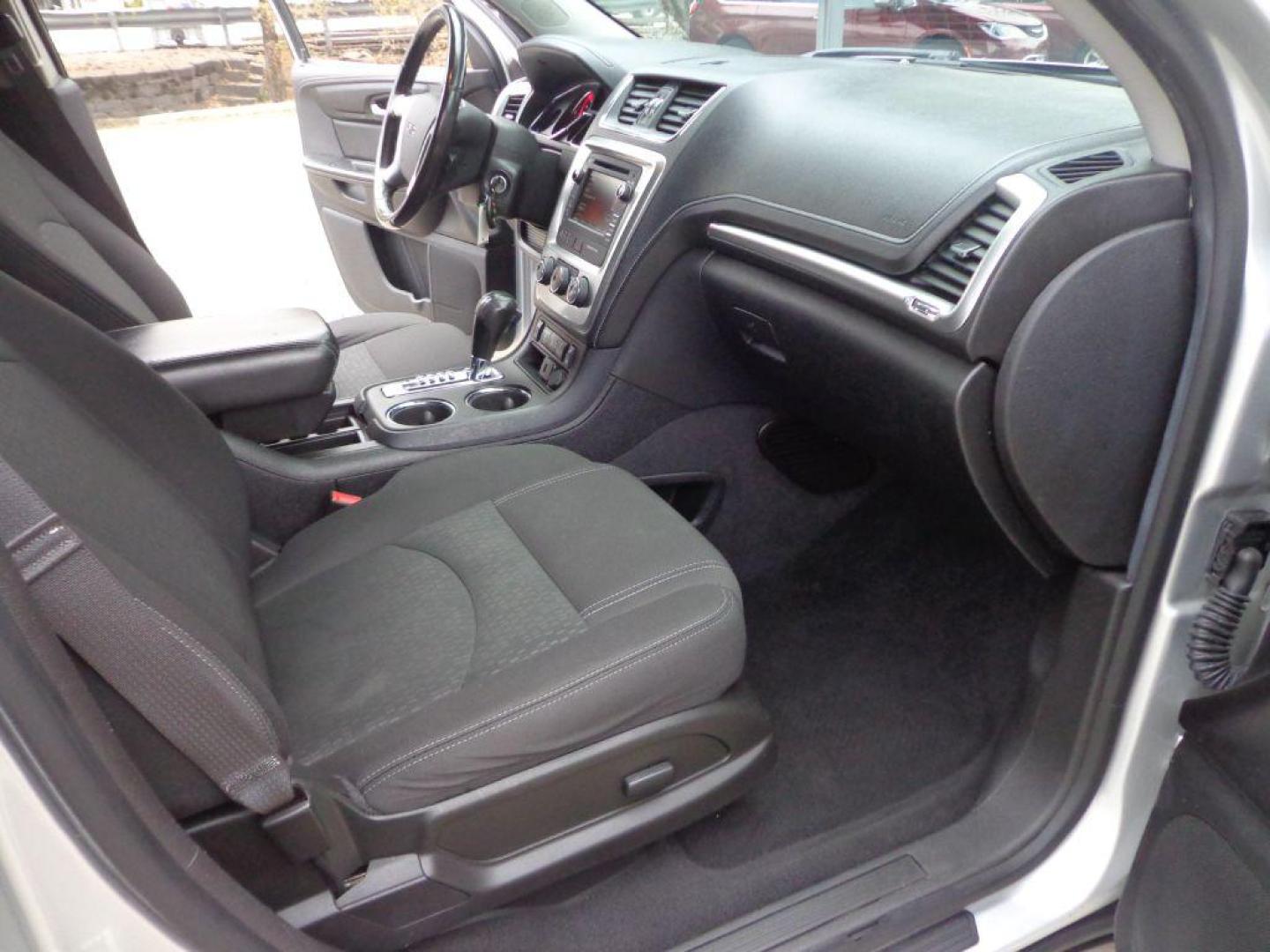 2015 SILVER GMC ACADIA SLE-2 (1GKKVPKD9FJ) with an 3.6L engine, Automatic transmission, located at 6610 L St., Omaha, NE, 68117, (402) 731-7800, 41.212872, -96.014702 - THIS VEHICLE HAS A BEEN FULLY INSPECTED AND HAS A CLEAN TITLE WITH A FREE CARFAX REPORT PROVIDED! 2-OWNER, CLEAN CARFAX, LOW MILEAGE, HEATED SEATS, 3RD ROW, SUNROOF, BACKUP CAM AND NEWER TIRES! *****We have found that most customers do the majority of their shopping online before visiting a eal - Photo#18