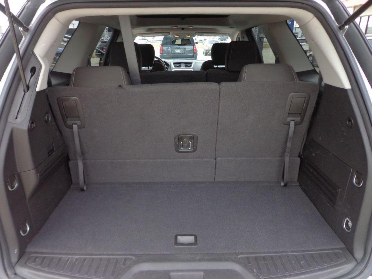 2015 SILVER GMC ACADIA SLE-2 (1GKKVPKD9FJ) with an 3.6L engine, Automatic transmission, located at 6610 L St., Omaha, NE, 68117, (402) 731-7800, 41.212872, -96.014702 - THIS VEHICLE HAS A BEEN FULLY INSPECTED AND HAS A CLEAN TITLE WITH A FREE CARFAX REPORT PROVIDED! 2-OWNER, CLEAN CARFAX, LOW MILEAGE, HEATED SEATS, 3RD ROW, SUNROOF, BACKUP CAM AND NEWER TIRES! *****We have found that most customers do the majority of their shopping online before visiting a eal - Photo#20