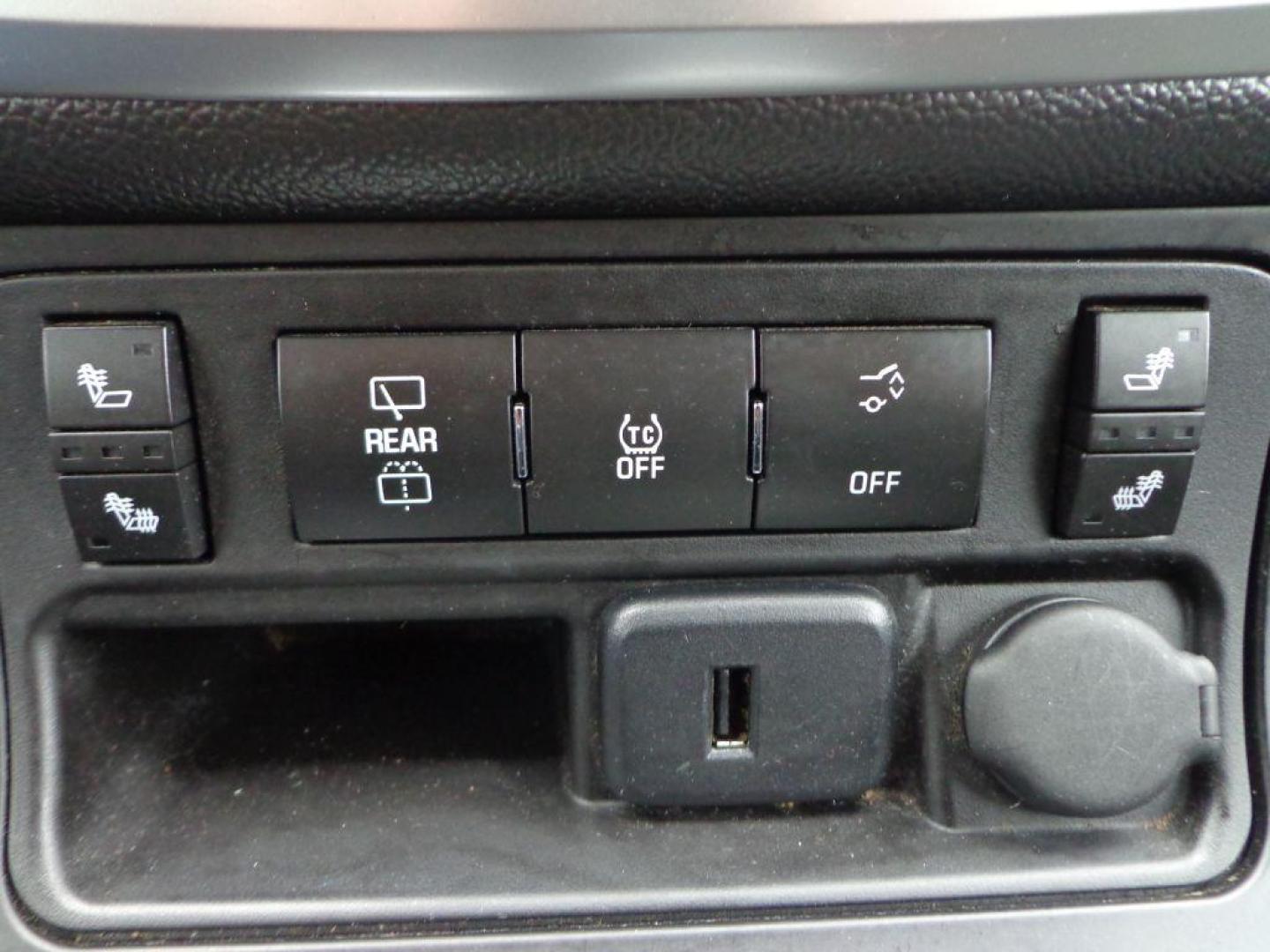 2015 SILVER GMC ACADIA SLE-2 (1GKKVPKD9FJ) with an 3.6L engine, Automatic transmission, located at 6610 L St., Omaha, NE, 68117, (402) 731-7800, 41.212872, -96.014702 - THIS VEHICLE HAS A BEEN FULLY INSPECTED AND HAS A CLEAN TITLE WITH A FREE CARFAX REPORT PROVIDED! 2-OWNER, CLEAN CARFAX, LOW MILEAGE, HEATED SEATS, 3RD ROW, SUNROOF, BACKUP CAM AND NEWER TIRES! *****We have found that most customers do the majority of their shopping online before visiting a eal - Photo#25