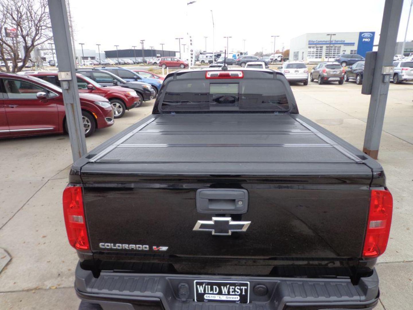 2017 BLACK CHEVROLET COLORADO Z71 (1GCGTDENXH1) with an 3.6L engine, Automatic transmission, located at 6610 L St., Omaha, NE, 68117, (402) 731-7800, 41.212872, -96.014702 - THIS VEHICLE HAS A CLEAN TITLE WITH A FREE CARFAX PROVIDED! SHARP, 1-OWNER, CLEAN CARFAX, LOW MILEAGE, NAV, BACKUP CAM AND NEWER TIRES! *****We have found that most customers do the majority of their shopping online before visiting a dealership. For this reason we feel it necessary to have a com - Photo#5