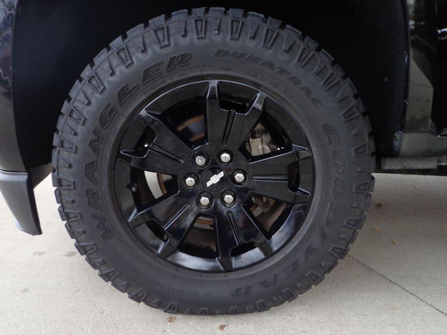 2017 BLACK CHEVROLET COLORADO Z71 (1GCGTDENXH1) with an 3.6L engine, Automatic transmission, located at 6610 L St., Omaha, NE, 68117, (402) 731-7800, 41.212872, -96.014702 - THIS VEHICLE HAS A CLEAN TITLE WITH A FREE CARFAX PROVIDED! SHARP, 1-OWNER, CLEAN CARFAX, LOW MILEAGE, NAV, BACKUP CAM AND NEWER TIRES! *****We have found that most customers do the majority of their shopping online before visiting a dealership. For this reason we feel it necessary to have a com - Photo#8