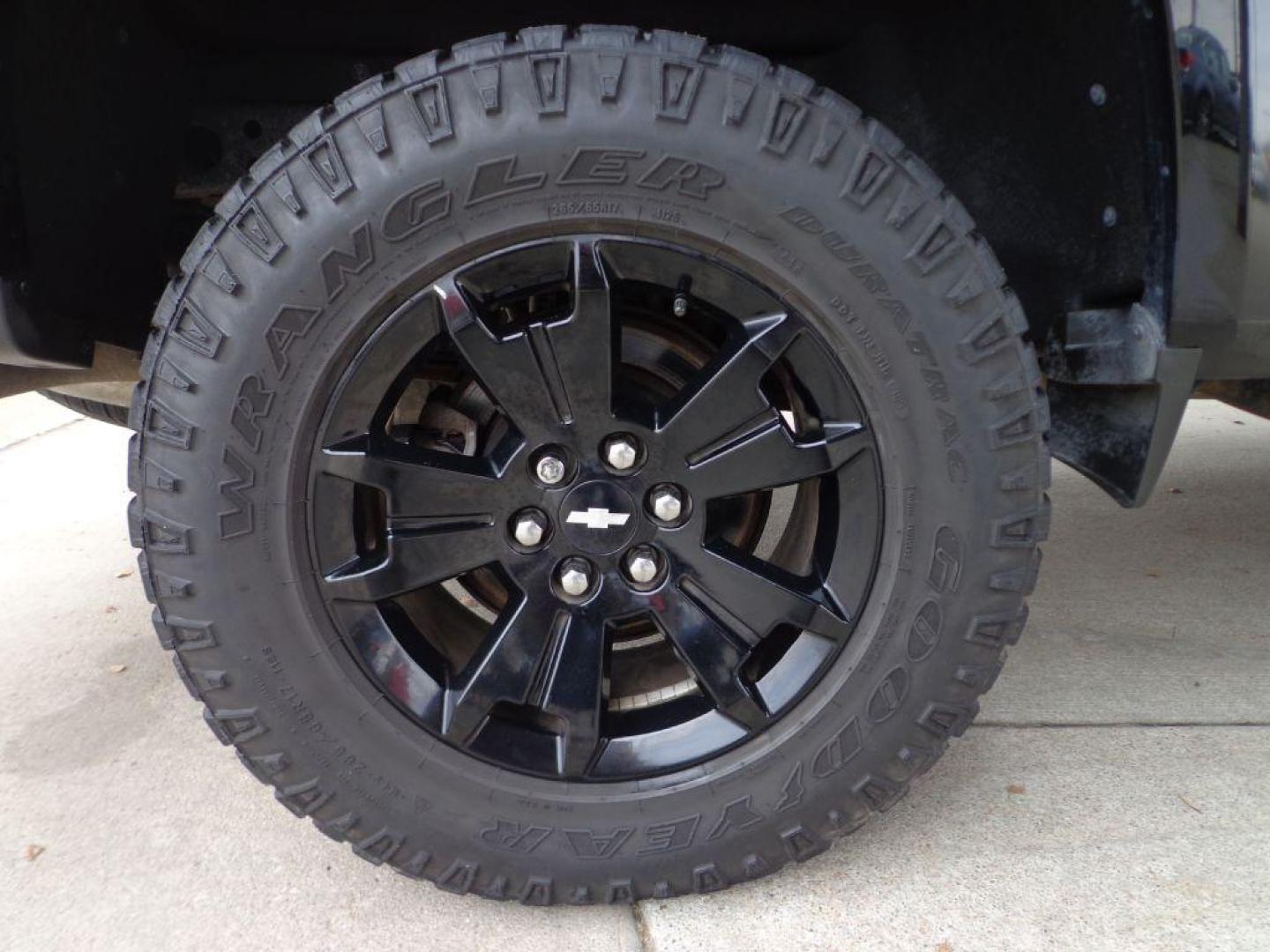 2017 BLACK CHEVROLET COLORADO Z71 (1GCGTDENXH1) with an 3.6L engine, Automatic transmission, located at 6610 L St., Omaha, NE, 68117, (402) 731-7800, 41.212872, -96.014702 - THIS VEHICLE HAS A CLEAN TITLE WITH A FREE CARFAX PROVIDED! SHARP, 1-OWNER, CLEAN CARFAX, LOW MILEAGE, NAV, BACKUP CAM AND NEWER TIRES! *****We have found that most customers do the majority of their shopping online before visiting a dealership. For this reason we feel it necessary to have a com - Photo#10