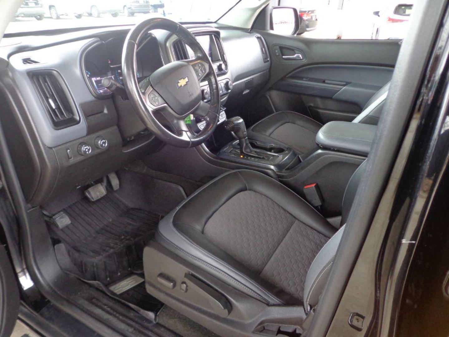 2017 BLACK CHEVROLET COLORADO Z71 (1GCGTDENXH1) with an 3.6L engine, Automatic transmission, located at 6610 L St., Omaha, NE, 68117, (402) 731-7800, 41.212872, -96.014702 - THIS VEHICLE HAS A CLEAN TITLE WITH A FREE CARFAX PROVIDED! SHARP, 1-OWNER, CLEAN CARFAX, LOW MILEAGE, NAV, BACKUP CAM AND NEWER TIRES! *****We have found that most customers do the majority of their shopping online before visiting a dealership. For this reason we feel it necessary to have a com - Photo#15