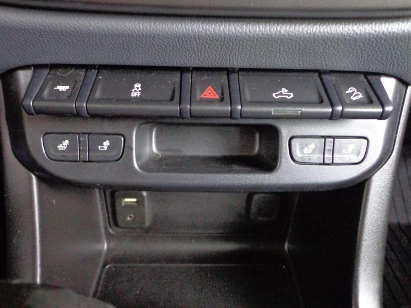 2017 BLACK CHEVROLET COLORADO Z71 (1GCGTDENXH1) with an 3.6L engine, Automatic transmission, located at 6610 L St., Omaha, NE, 68117, (402) 731-7800, 41.212872, -96.014702 - THIS VEHICLE HAS A CLEAN TITLE WITH A FREE CARFAX PROVIDED! SHARP, 1-OWNER, CLEAN CARFAX, LOW MILEAGE, NAV, BACKUP CAM AND NEWER TIRES! *****We have found that most customers do the majority of their shopping online before visiting a dealership. For this reason we feel it necessary to have a com - Photo#21