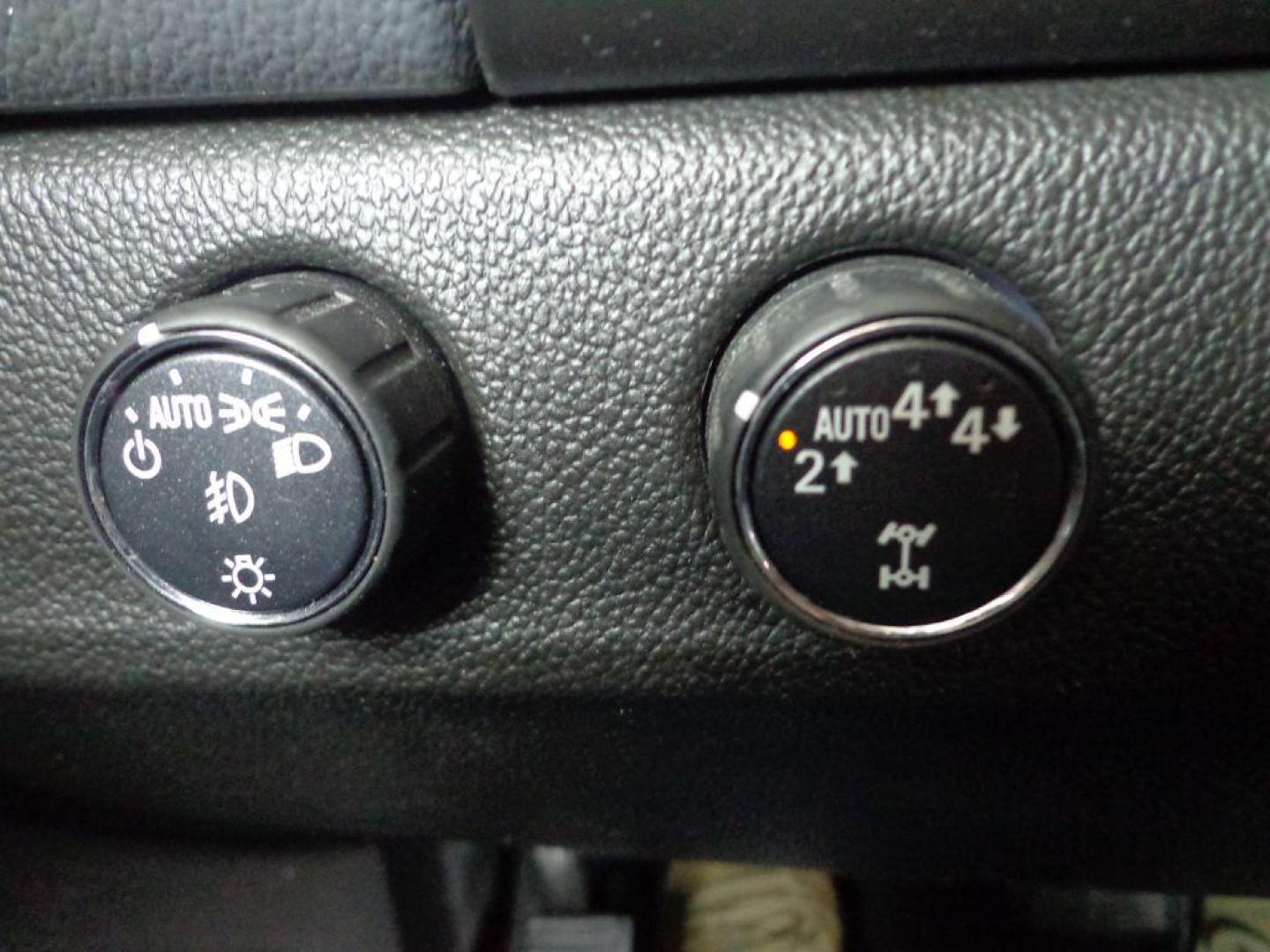 2017 BLACK CHEVROLET COLORADO Z71 (1GCGTDENXH1) with an 3.6L engine, Automatic transmission, located at 6610 L St., Omaha, NE, 68117, (402) 731-7800, 41.212872, -96.014702 - THIS VEHICLE HAS A CLEAN TITLE WITH A FREE CARFAX PROVIDED! SHARP, 1-OWNER, CLEAN CARFAX, LOW MILEAGE, NAV, BACKUP CAM AND NEWER TIRES! *****We have found that most customers do the majority of their shopping online before visiting a dealership. For this reason we feel it necessary to have a com - Photo#25