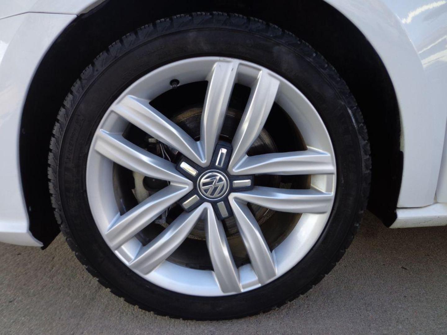 2017 WHITE VOLKSWAGEN PASSAT SE (1VWGT7A30HC) with an 1.8L engine, Automatic transmission, located at 6610 L St., Omaha, NE, 68117, (402) 731-7800, 41.212872, -96.014702 - THIS VEHICLE HAS A CLEAN TITLE WITH A FREE CARFAX PROVIDED! 2-OWNER, CLEAN CARFAX, LOW MILEAGE, SUNROOF, NAV, BACKUP CAM, FRONT AND REAR HEATED SEATS AND NEWER TIRES! *****We have found that most customers do the majority of their shopping online before visiting a dealership. For this reason - Photo#6