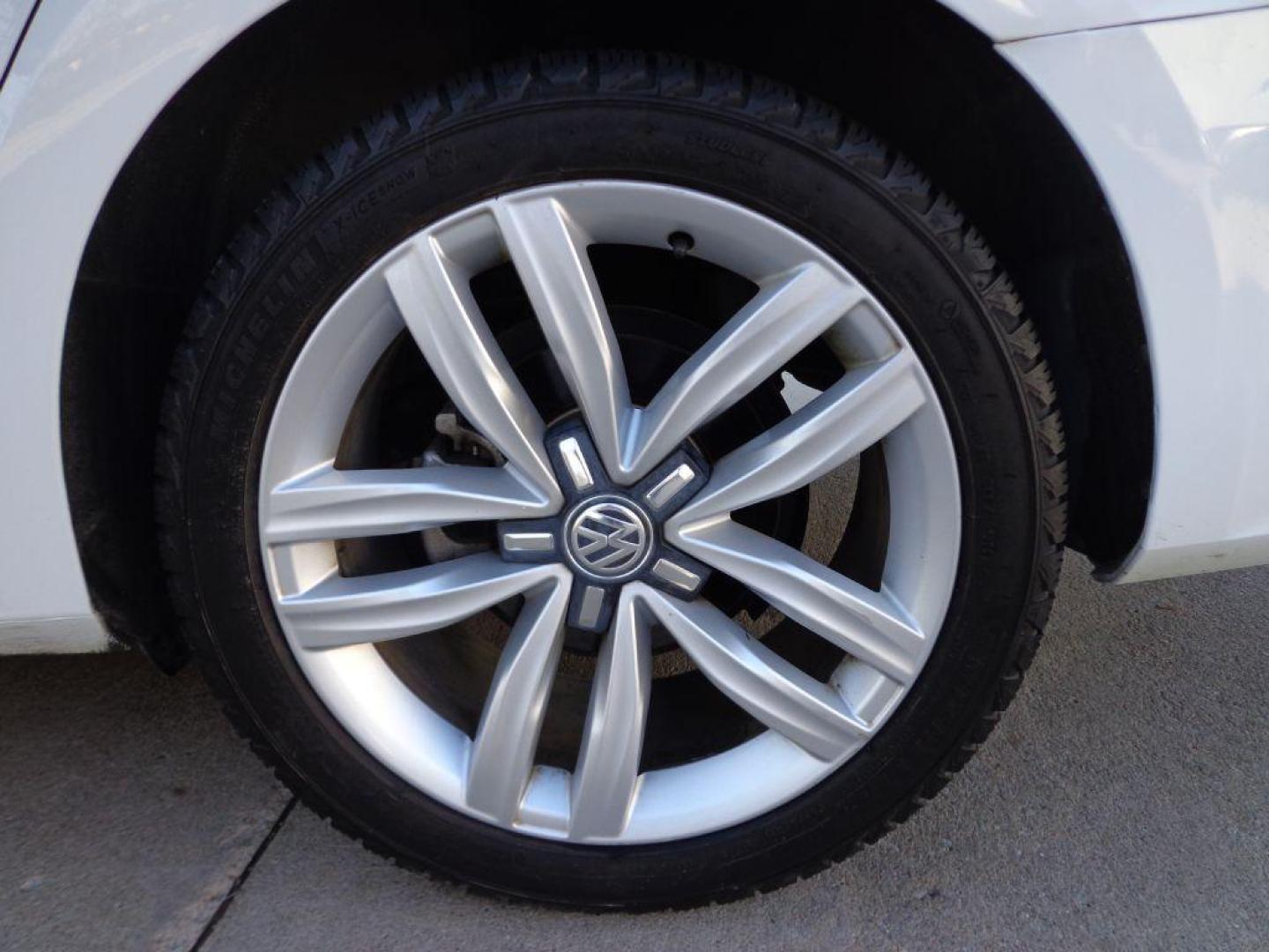 2017 WHITE VOLKSWAGEN PASSAT SE (1VWGT7A30HC) with an 1.8L engine, Automatic transmission, located at 6610 L St., Omaha, NE, 68117, (402) 731-7800, 41.212872, -96.014702 - THIS VEHICLE HAS A CLEAN TITLE WITH A FREE CARFAX PROVIDED! 2-OWNER, CLEAN CARFAX, LOW MILEAGE, SUNROOF, NAV, BACKUP CAM, FRONT AND REAR HEATED SEATS AND NEWER TIRES! *****We have found that most customers do the majority of their shopping online before visiting a dealership. For this reason - Photo#9