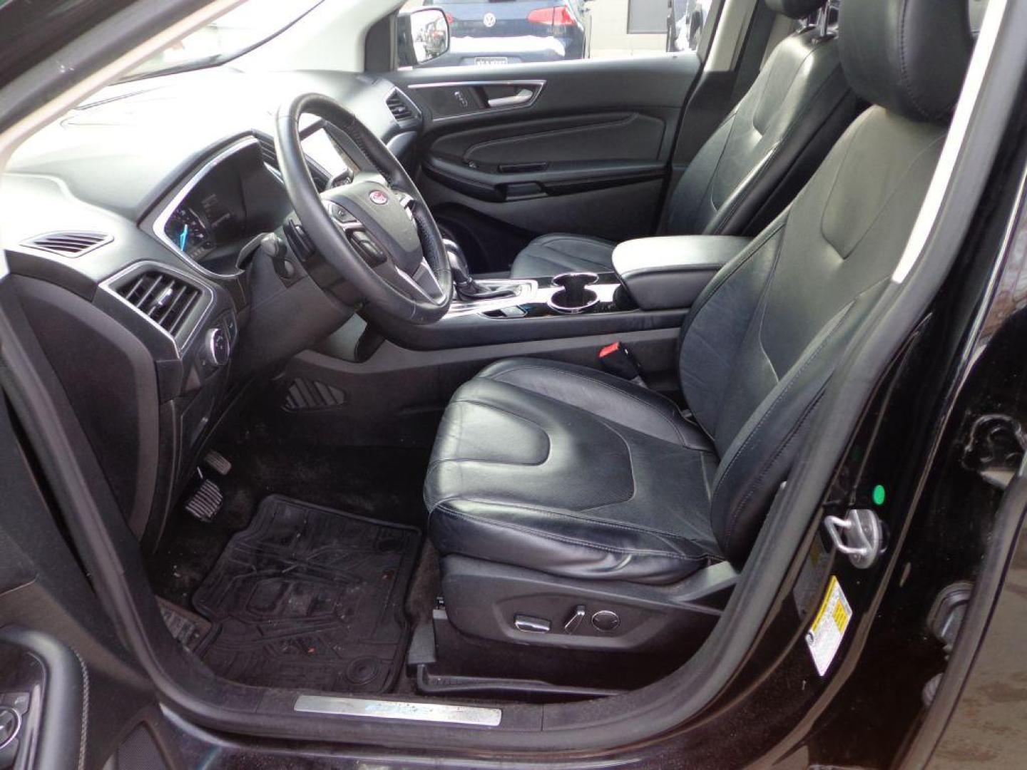 2016 BLACK FORD EDGE TITANIUM (2FMPK4K84GB) with an 3.5L engine, Automatic transmission, located at 6610 L St., Omaha, NE, 68117, (402) 731-7800, 41.212872, -96.014702 - THIS VEHICLE HAS A BEEN FULLY INSPECTED AND HAS A CLEAN TITLE WITH A FREE CARFAX REPORT PROVIDED! 2-OWNER, CLEAN CARFAX, LOW MILEAGE, PANORAMIC ROOF, NAVIGATION AND NEWER TIRES! *****We have found that most customers do the majority of their shopping online before visiting a ealership. For this - Photo#12