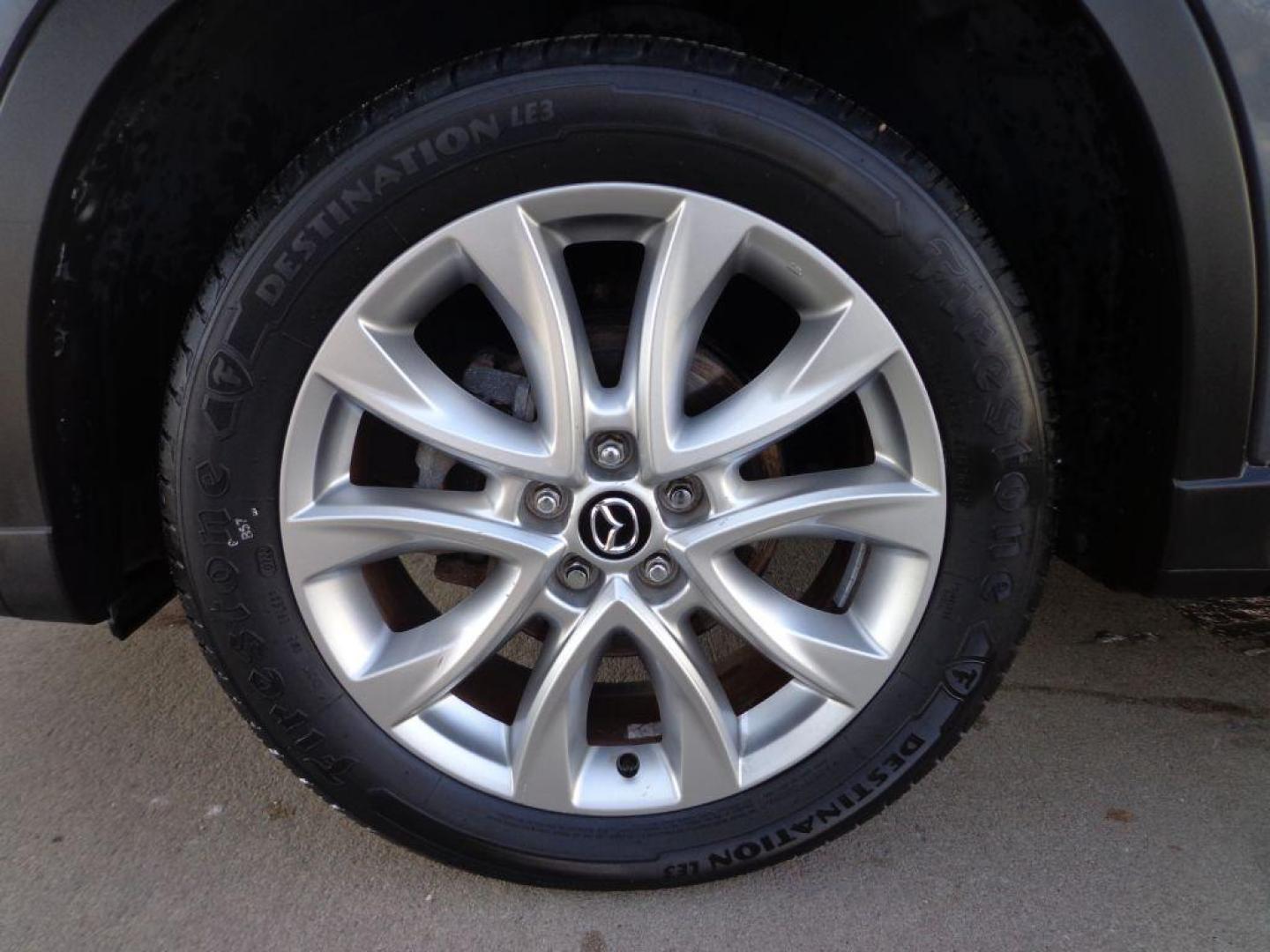 2015 GRAY MAZDA CX-5 GT (JM3KE4DY8F0) with an 2.5L engine, Automatic transmission, located at 6610 L St., Omaha, NE, 68117, (402) 731-7800, 41.212872, -96.014702 - Photo#7