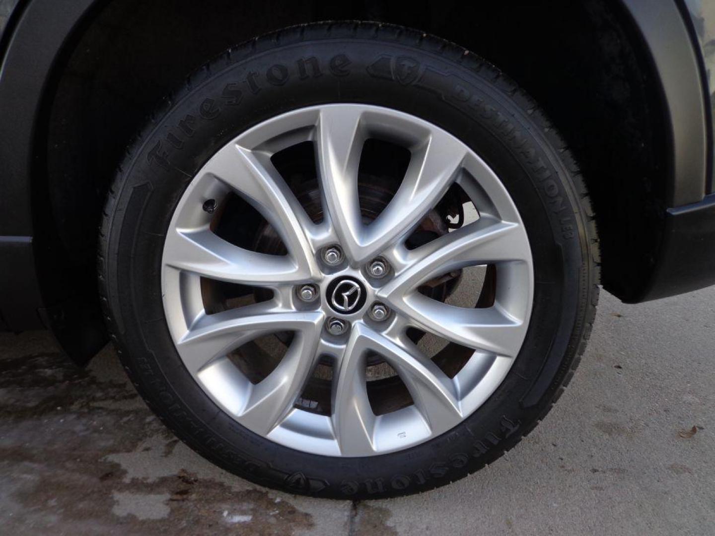 2015 GRAY MAZDA CX-5 GT (JM3KE4DY8F0) with an 2.5L engine, Automatic transmission, located at 6610 L St., Omaha, NE, 68117, (402) 731-7800, 41.212872, -96.014702 - Photo#10