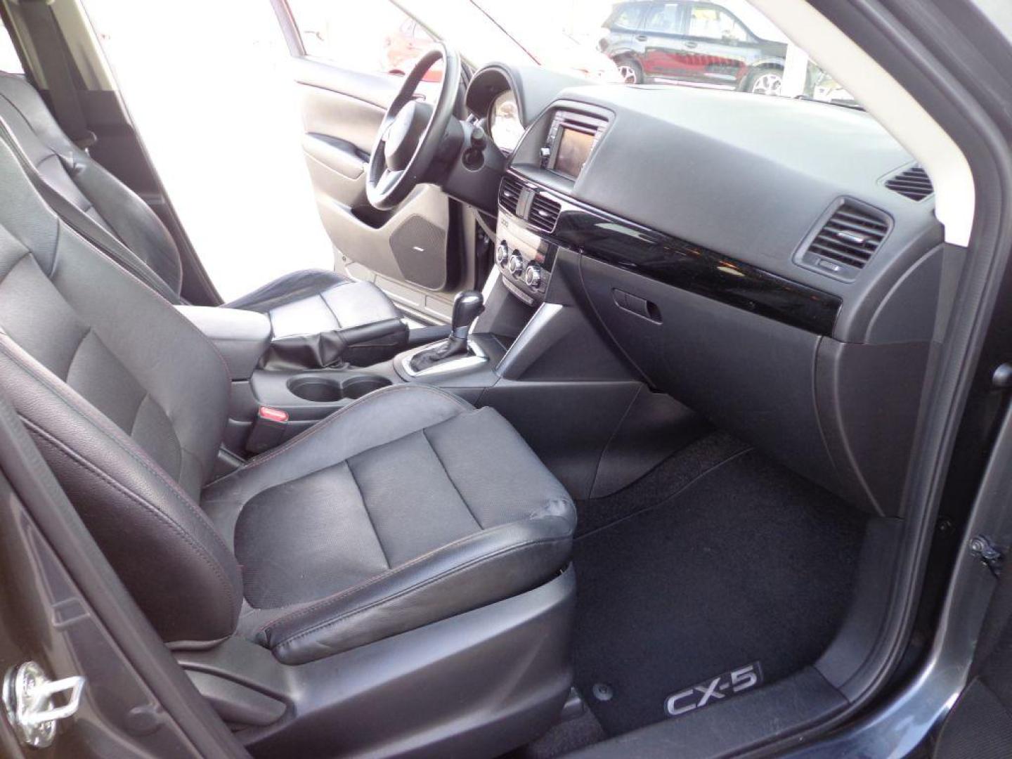 2015 GRAY MAZDA CX-5 GT (JM3KE4DY8F0) with an 2.5L engine, Automatic transmission, located at 6610 L St., Omaha, NE, 68117, (402) 731-7800, 41.212872, -96.014702 - Photo#17