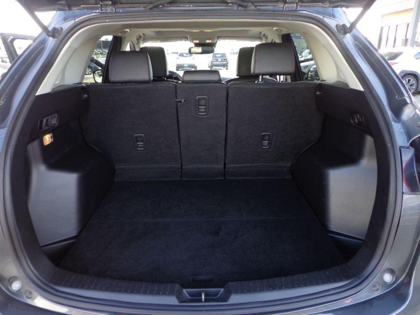 2015 GRAY MAZDA CX-5 GT (JM3KE4DY8F0) with an 2.5L engine, Automatic transmission, located at 6610 L St., Omaha, NE, 68117, (402) 731-7800, 41.212872, -96.014702 - Photo#19