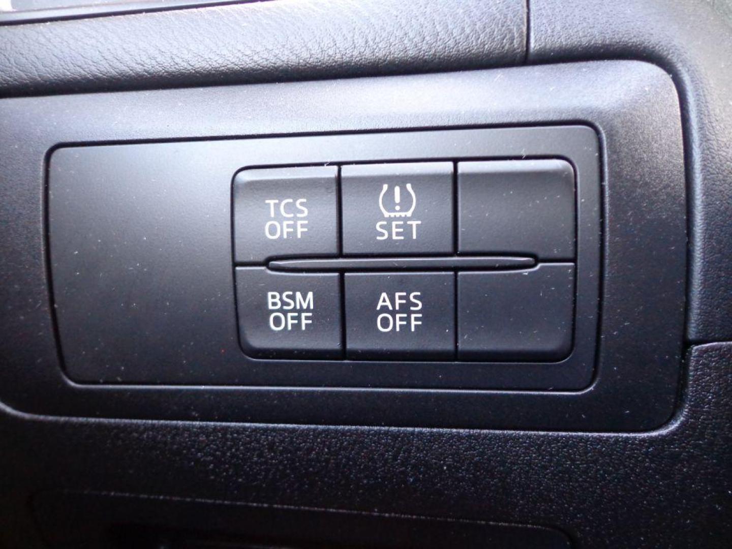 2015 GRAY MAZDA CX-5 GT (JM3KE4DY8F0) with an 2.5L engine, Automatic transmission, located at 6610 L St., Omaha, NE, 68117, (402) 731-7800, 41.212872, -96.014702 - Photo#26