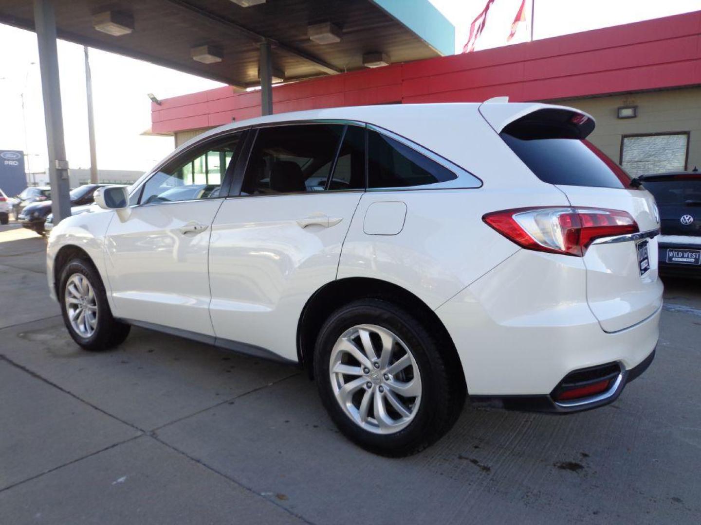 2016 WHITE ACURA RDX TECHNOLOGY (5J8TB4H55GL) with an 3.5L engine, Automatic transmission, located at 6610 L St., Omaha, NE, 68117, (402) 731-7800, 41.212872, -96.014702 - THIS VEHICLE HAS A BEEN FULLY INSPECTED AND HAS A CLEAN TITLE WITH A FREE CARFAX REPORT PROVIDED! TECH PACKAGE WITH A CLEAN CARFAX, LOW MILEAGE, NAV AND NEWER TIRES! *****We have found that most customers do the majority of their shopping online before visiting a ealership. For this reason we f - Photo#5