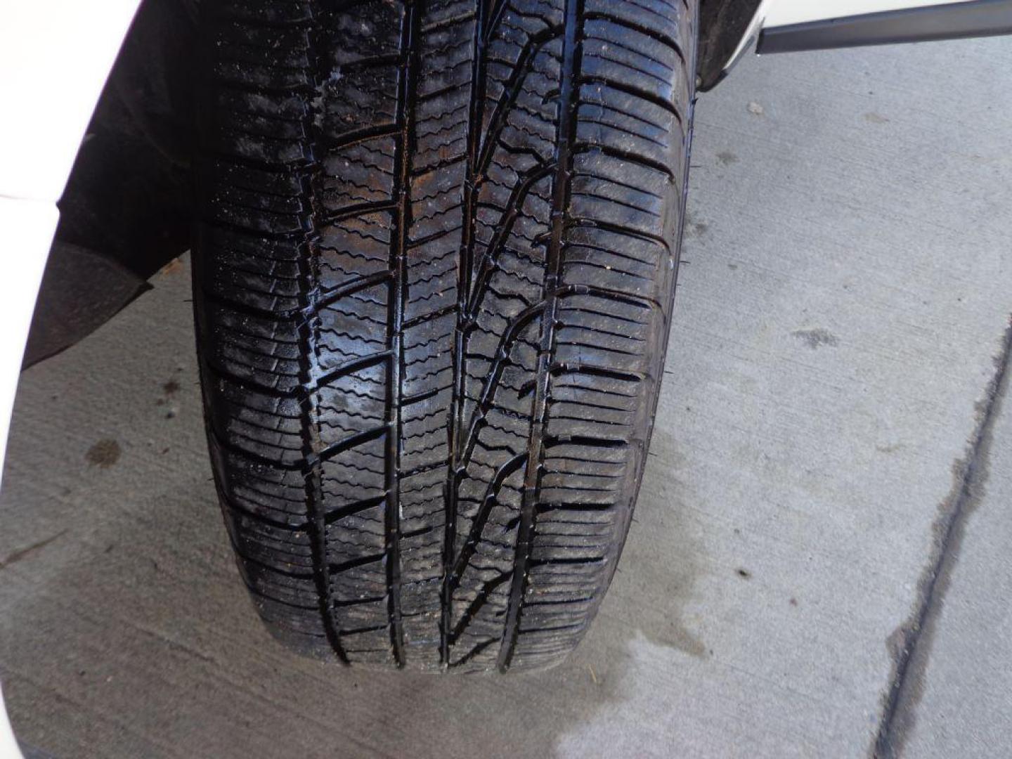 2016 WHITE ACURA RDX TECHNOLOGY (5J8TB4H55GL) with an 3.5L engine, Automatic transmission, located at 6610 L St., Omaha, NE, 68117, (402) 731-7800, 41.212872, -96.014702 - THIS VEHICLE HAS A BEEN FULLY INSPECTED AND HAS A CLEAN TITLE WITH A FREE CARFAX REPORT PROVIDED! TECH PACKAGE WITH A CLEAN CARFAX, LOW MILEAGE, NAV AND NEWER TIRES! *****We have found that most customers do the majority of their shopping online before visiting a ealership. For this reason we f - Photo#6