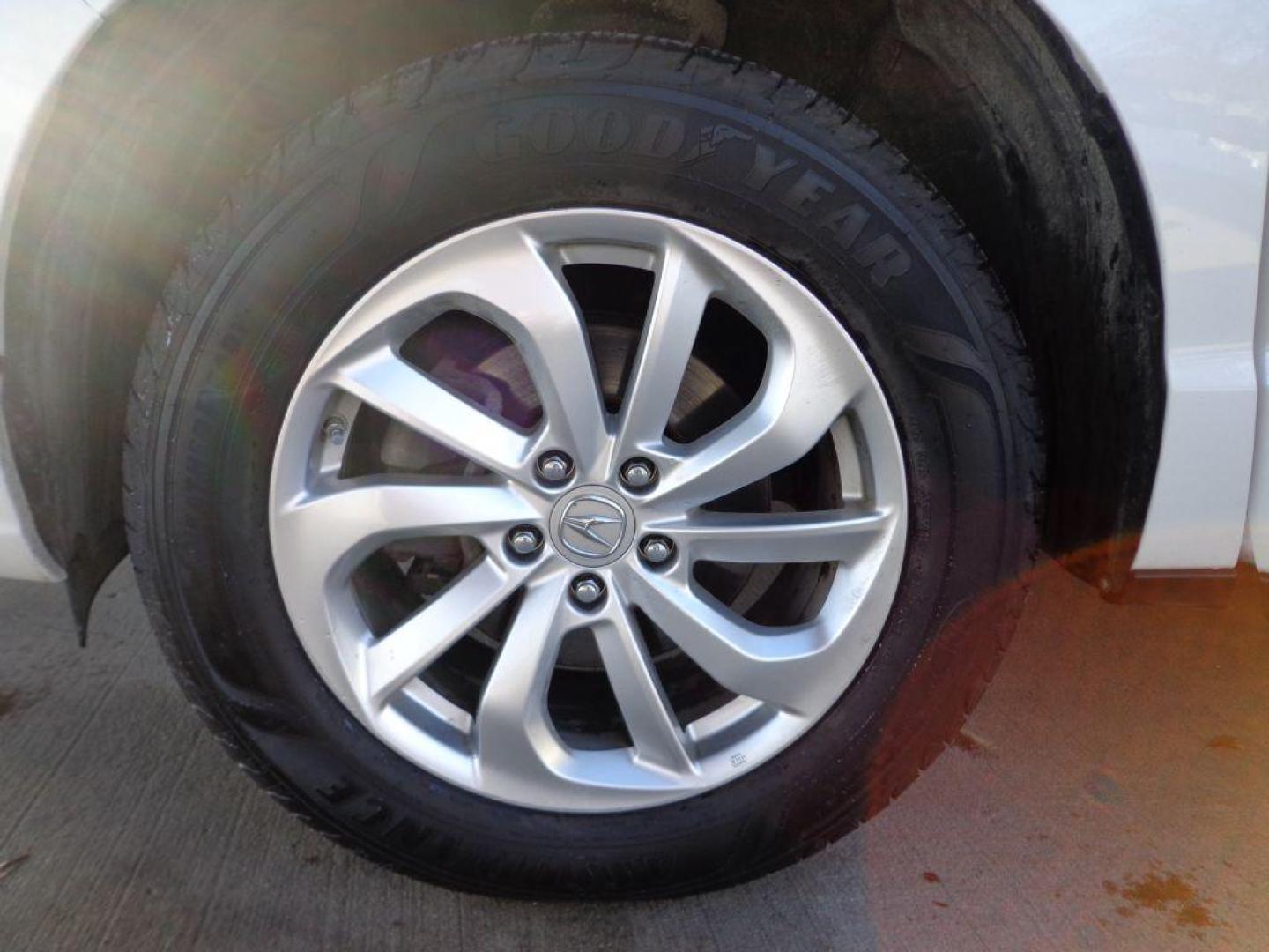 2016 WHITE ACURA RDX TECHNOLOGY (5J8TB4H55GL) with an 3.5L engine, Automatic transmission, located at 6610 L St., Omaha, NE, 68117, (402) 731-7800, 41.212872, -96.014702 - THIS VEHICLE HAS A BEEN FULLY INSPECTED AND HAS A CLEAN TITLE WITH A FREE CARFAX REPORT PROVIDED! TECH PACKAGE WITH A CLEAN CARFAX, LOW MILEAGE, NAV AND NEWER TIRES! *****We have found that most customers do the majority of their shopping online before visiting a ealership. For this reason we f - Photo#7