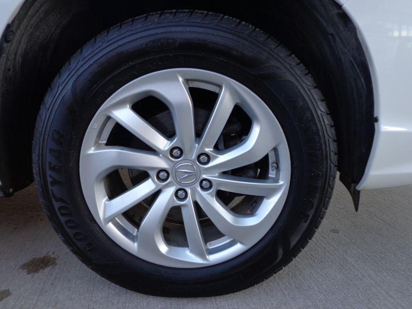 2016 WHITE ACURA RDX TECHNOLOGY (5J8TB4H55GL) with an 3.5L engine, Automatic transmission, located at 6610 L St., Omaha, NE, 68117, (402) 731-7800, 41.212872, -96.014702 - THIS VEHICLE HAS A BEEN FULLY INSPECTED AND HAS A CLEAN TITLE WITH A FREE CARFAX REPORT PROVIDED! TECH PACKAGE WITH A CLEAN CARFAX, LOW MILEAGE, NAV AND NEWER TIRES! *****We have found that most customers do the majority of their shopping online before visiting a ealership. For this reason we f - Photo#8