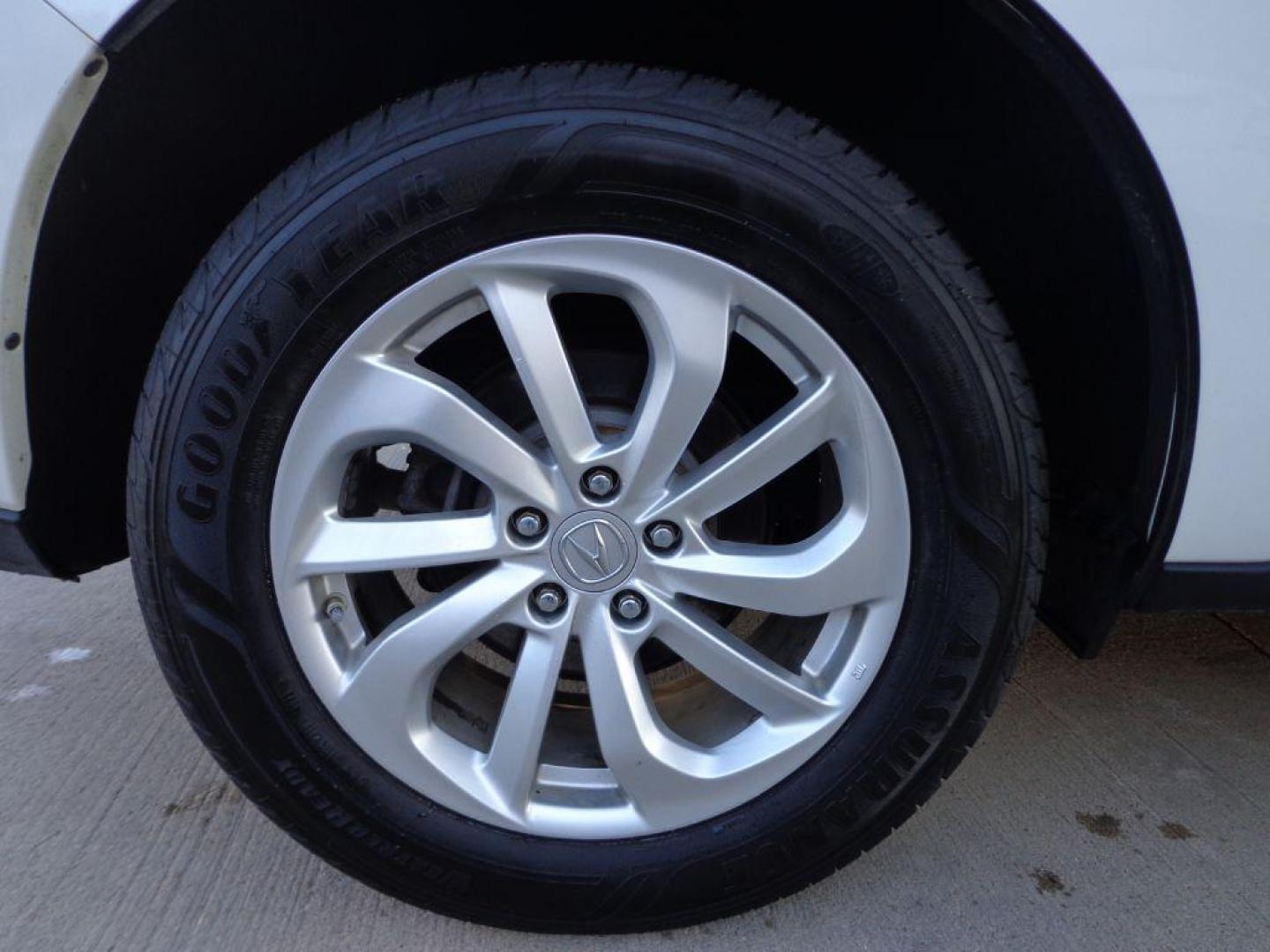 2016 WHITE ACURA RDX TECHNOLOGY (5J8TB4H55GL) with an 3.5L engine, Automatic transmission, located at 6610 L St., Omaha, NE, 68117, (402) 731-7800, 41.212872, -96.014702 - THIS VEHICLE HAS A BEEN FULLY INSPECTED AND HAS A CLEAN TITLE WITH A FREE CARFAX REPORT PROVIDED! TECH PACKAGE WITH A CLEAN CARFAX, LOW MILEAGE, NAV AND NEWER TIRES! *****We have found that most customers do the majority of their shopping online before visiting a ealership. For this reason we f - Photo#9