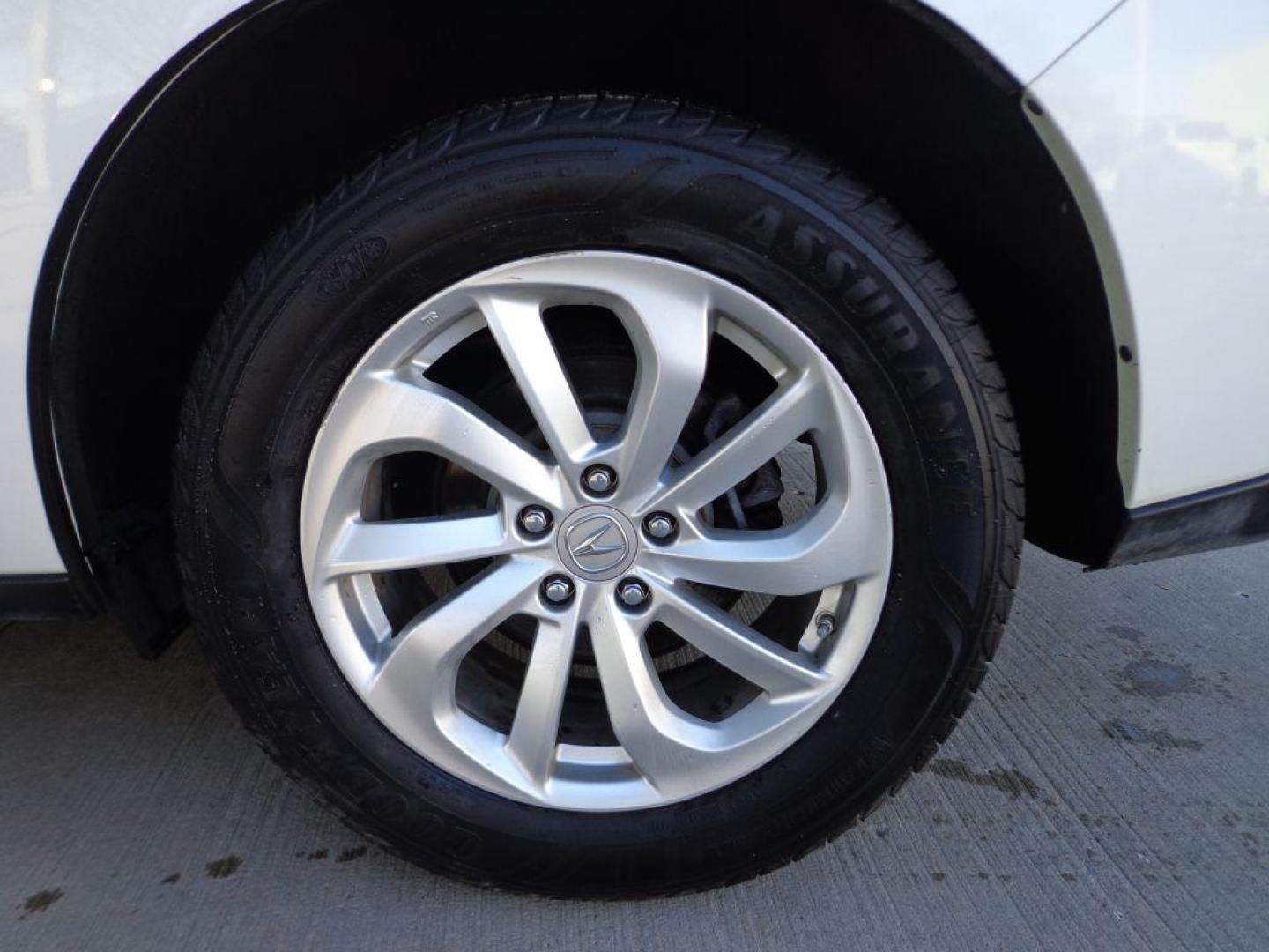 2016 WHITE ACURA RDX TECHNOLOGY (5J8TB4H55GL) with an 3.5L engine, Automatic transmission, located at 6610 L St., Omaha, NE, 68117, (402) 731-7800, 41.212872, -96.014702 - THIS VEHICLE HAS A BEEN FULLY INSPECTED AND HAS A CLEAN TITLE WITH A FREE CARFAX REPORT PROVIDED! TECH PACKAGE WITH A CLEAN CARFAX, LOW MILEAGE, NAV AND NEWER TIRES! *****We have found that most customers do the majority of their shopping online before visiting a ealership. For this reason we f - Photo#10