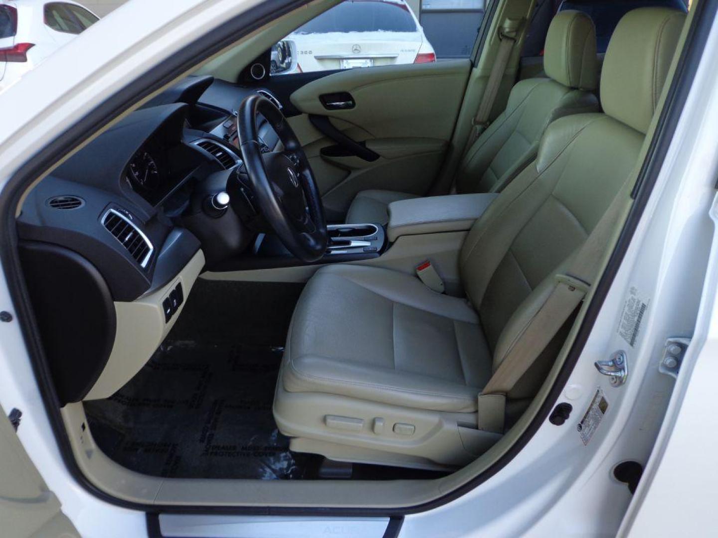 2016 WHITE ACURA RDX TECHNOLOGY (5J8TB4H55GL) with an 3.5L engine, Automatic transmission, located at 6610 L St., Omaha, NE, 68117, (402) 731-7800, 41.212872, -96.014702 - THIS VEHICLE HAS A BEEN FULLY INSPECTED AND HAS A CLEAN TITLE WITH A FREE CARFAX REPORT PROVIDED! TECH PACKAGE WITH A CLEAN CARFAX, LOW MILEAGE, NAV AND NEWER TIRES! *****We have found that most customers do the majority of their shopping online before visiting a ealership. For this reason we f - Photo#12