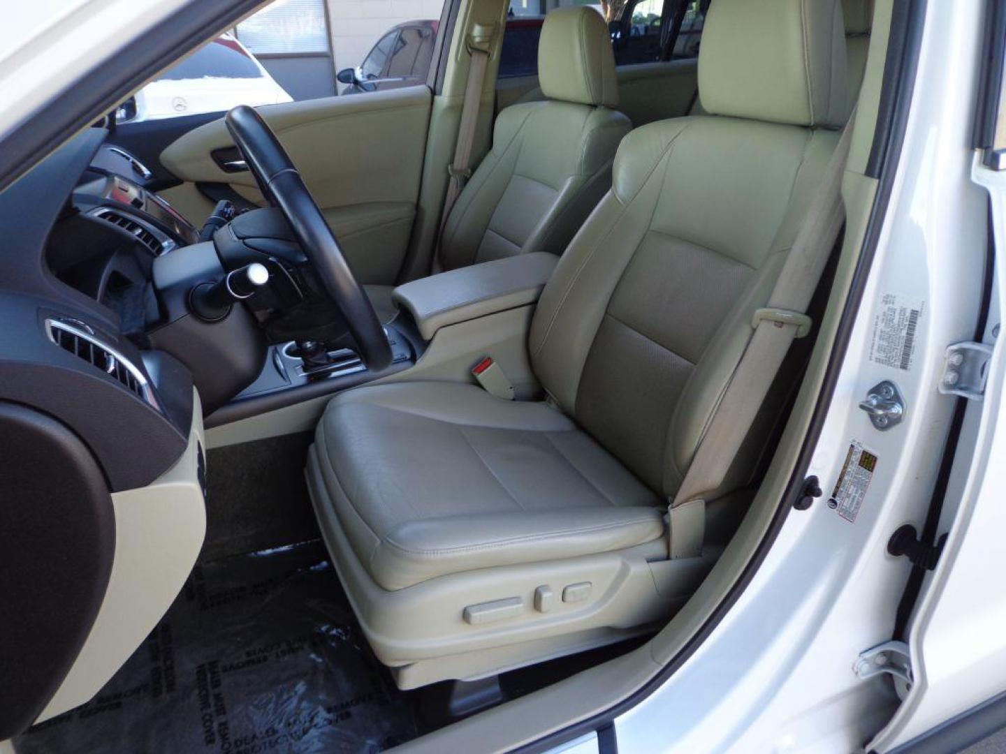 2016 WHITE ACURA RDX TECHNOLOGY (5J8TB4H55GL) with an 3.5L engine, Automatic transmission, located at 6610 L St., Omaha, NE, 68117, (402) 731-7800, 41.212872, -96.014702 - THIS VEHICLE HAS A BEEN FULLY INSPECTED AND HAS A CLEAN TITLE WITH A FREE CARFAX REPORT PROVIDED! TECH PACKAGE WITH A CLEAN CARFAX, LOW MILEAGE, NAV AND NEWER TIRES! *****We have found that most customers do the majority of their shopping online before visiting a ealership. For this reason we f - Photo#13