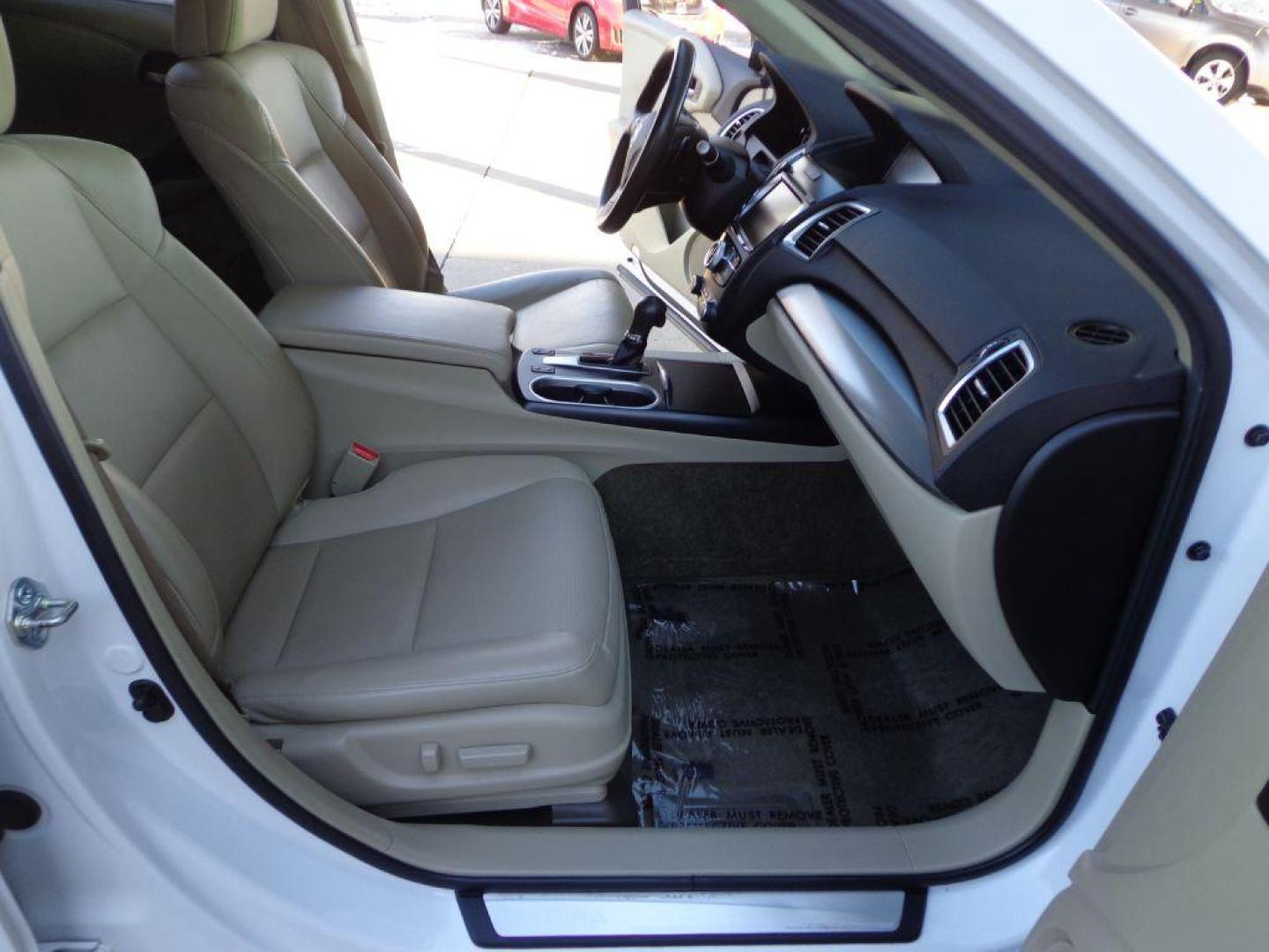 2016 WHITE ACURA RDX TECHNOLOGY (5J8TB4H55GL) with an 3.5L engine, Automatic transmission, located at 6610 L St., Omaha, NE, 68117, (402) 731-7800, 41.212872, -96.014702 - THIS VEHICLE HAS A BEEN FULLY INSPECTED AND HAS A CLEAN TITLE WITH A FREE CARFAX REPORT PROVIDED! TECH PACKAGE WITH A CLEAN CARFAX, LOW MILEAGE, NAV AND NEWER TIRES! *****We have found that most customers do the majority of their shopping online before visiting a ealership. For this reason we f - Photo#15