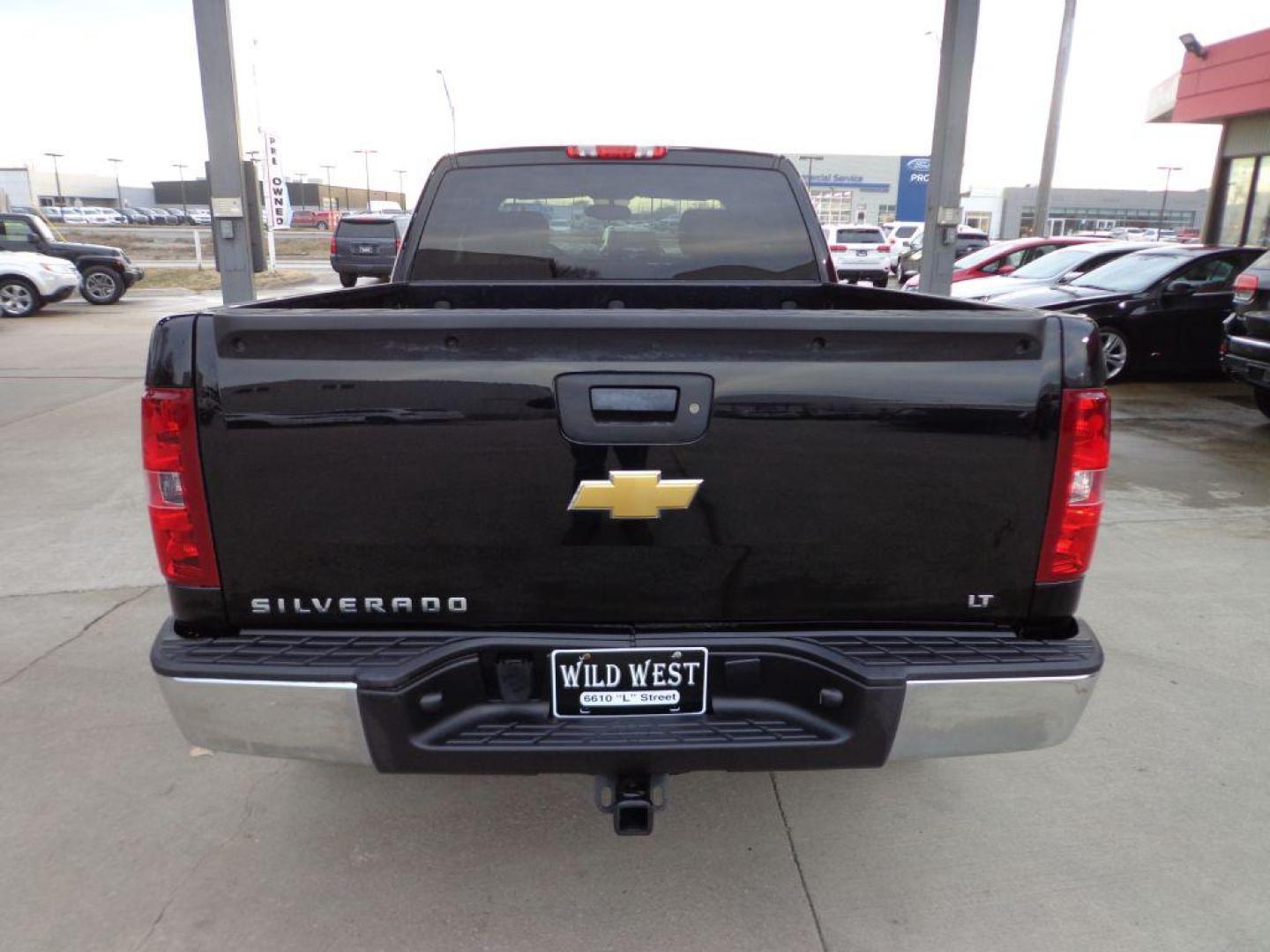 2013 BLACK CHEVROLET SILVERADO 1500 LT (1GCRKSE75DZ) with an 5.3L engine, Automatic transmission, located at 6610 L St., Omaha, NE, 68117, (402) 731-7800, 41.212872, -96.014702 - THIS VEHICLE HAS A CLEAN TITLE WITH A FREE CARFAX PROVIDED! 1-OWNER, CLEAN CARFAX, LOW MILEAGE WITH NEWER TIRES! *****We have found that most customers do the majority of their shopping online before visiting a dealership. For this reason we feel it necessary to have a competitive price on our u - Photo#4