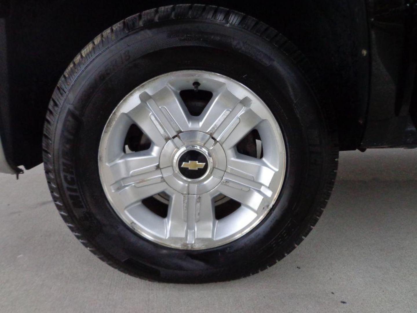 2013 BLACK CHEVROLET SILVERADO 1500 LT (1GCRKSE75DZ) with an 5.3L engine, Automatic transmission, located at 6610 L St., Omaha, NE, 68117, (402) 731-7800, 41.212872, -96.014702 - THIS VEHICLE HAS A CLEAN TITLE WITH A FREE CARFAX PROVIDED! 1-OWNER, CLEAN CARFAX, LOW MILEAGE WITH NEWER TIRES! *****We have found that most customers do the majority of their shopping online before visiting a dealership. For this reason we feel it necessary to have a competitive price on our u - Photo#7