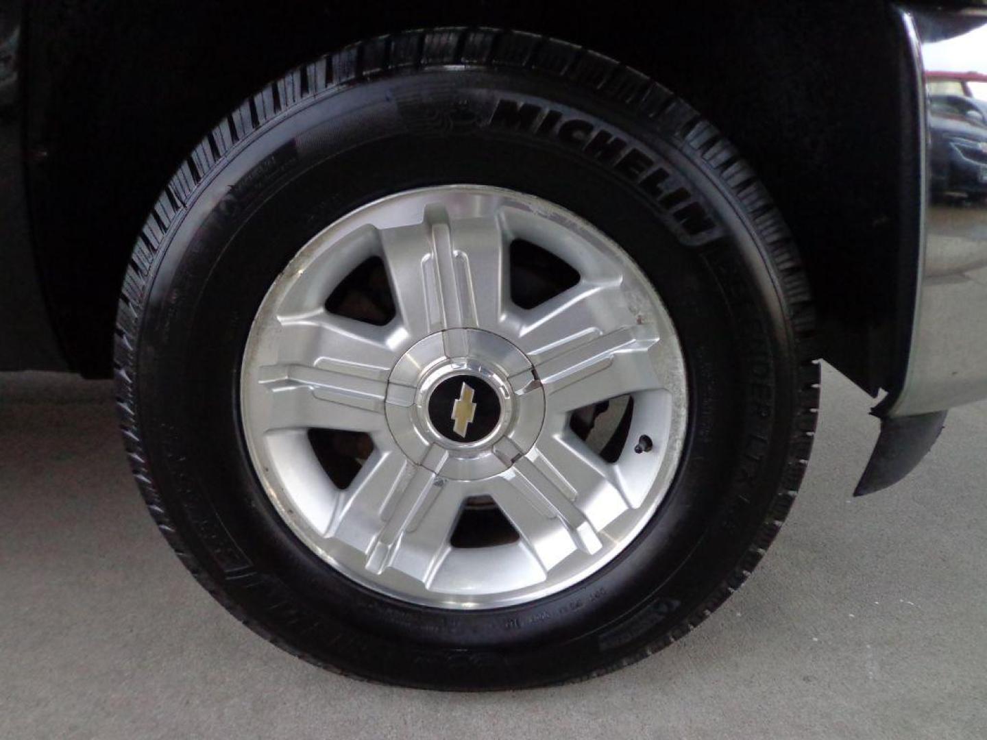 2013 BLACK CHEVROLET SILVERADO 1500 LT (1GCRKSE75DZ) with an 5.3L engine, Automatic transmission, located at 6610 L St., Omaha, NE, 68117, (402) 731-7800, 41.212872, -96.014702 - THIS VEHICLE HAS A CLEAN TITLE WITH A FREE CARFAX PROVIDED! 1-OWNER, CLEAN CARFAX, LOW MILEAGE WITH NEWER TIRES! *****We have found that most customers do the majority of their shopping online before visiting a dealership. For this reason we feel it necessary to have a competitive price on our u - Photo#8