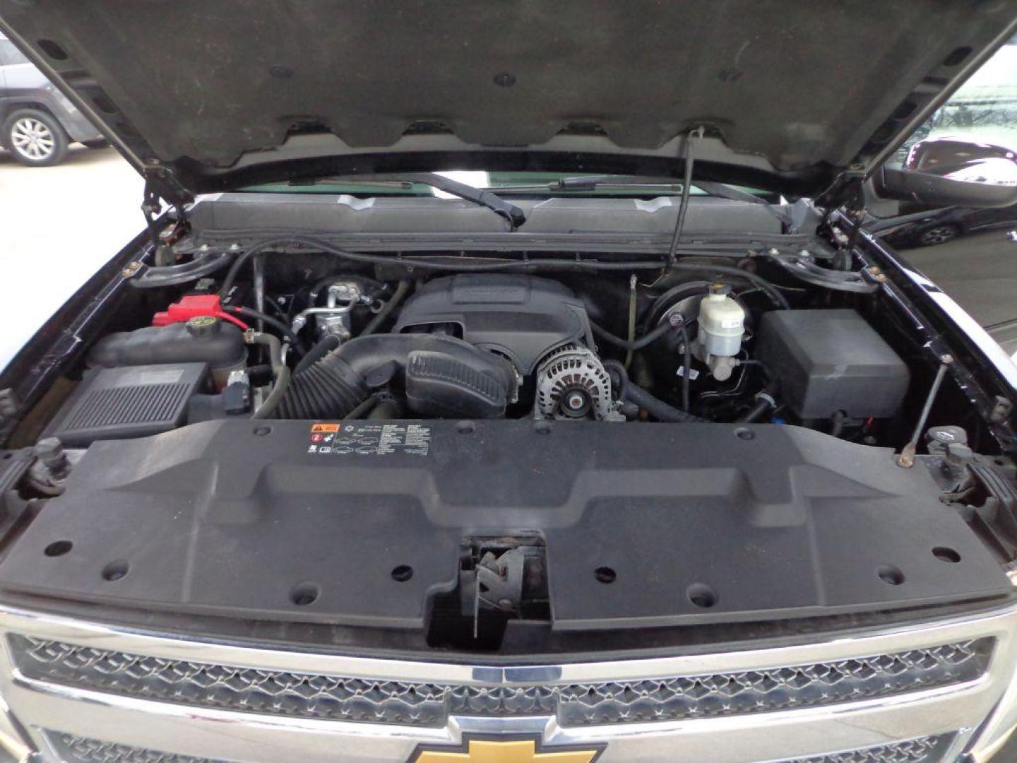 2013 BLACK CHEVROLET SILVERADO 1500 LT (1GCRKSE75DZ) with an 5.3L engine, Automatic transmission, located at 6610 L St., Omaha, NE, 68117, (402) 731-7800, 41.212872, -96.014702 - THIS VEHICLE HAS A CLEAN TITLE WITH A FREE CARFAX PROVIDED! 1-OWNER, CLEAN CARFAX, LOW MILEAGE WITH NEWER TIRES! *****We have found that most customers do the majority of their shopping online before visiting a dealership. For this reason we feel it necessary to have a competitive price on our u - Photo#11