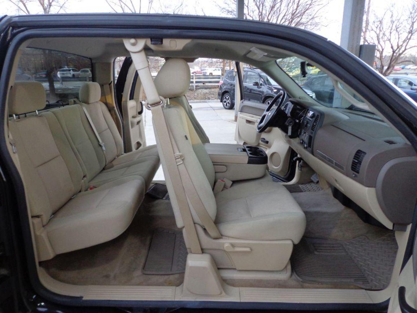 2013 BLACK CHEVROLET SILVERADO 1500 LT (1GCRKSE75DZ) with an 5.3L engine, Automatic transmission, located at 6610 L St., Omaha, NE, 68117, (402) 731-7800, 41.212872, -96.014702 - THIS VEHICLE HAS A CLEAN TITLE WITH A FREE CARFAX PROVIDED! 1-OWNER, CLEAN CARFAX, LOW MILEAGE WITH NEWER TIRES! *****We have found that most customers do the majority of their shopping online before visiting a dealership. For this reason we feel it necessary to have a competitive price on our u - Photo#13