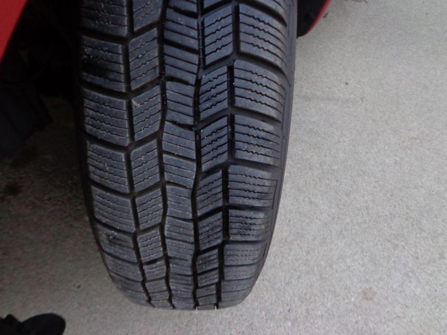 2015 RED NISSAN VERSA NOTE SV (3N1CE2CP2FL) with an 1.6L engine, Continuously Variable transmission, located at 6610 L St., Omaha, NE, 68117, (402) 731-7800, 41.212872, -96.014702 - THIS VEHICLE HAS A BEEN FULLY INSPECTED AND HAS A CLEAN TITLE WITH A FREE CARFAX REPORT PROVIDED! FRESH TRADE, RUNS AND DRIVES WELL WITH NEWER TIRES! *****We have found that most customers do the majority of their shopping online before visiting a ealership. For this reason we feel it necessary - Photo#6